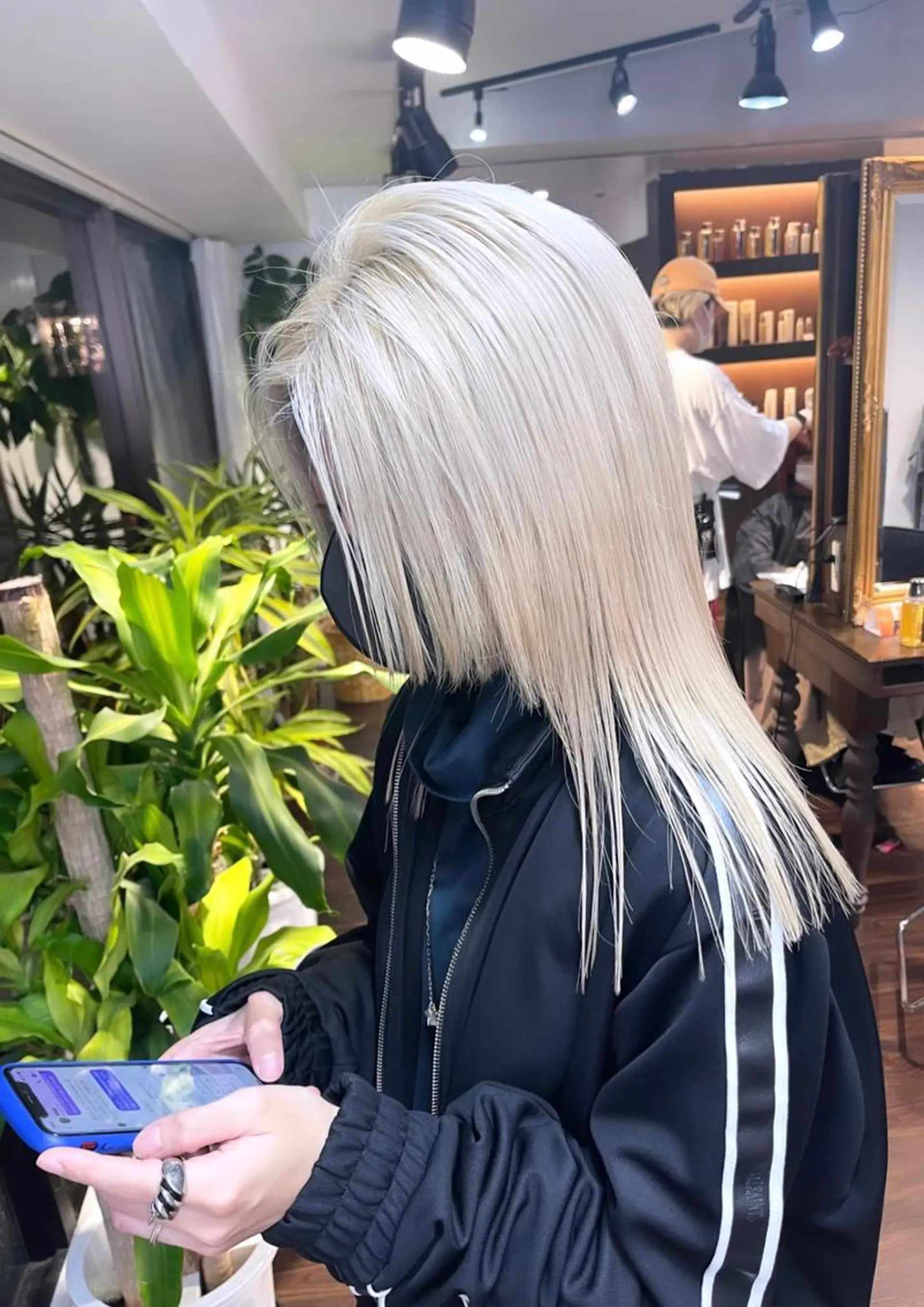 セミロング カラー アディクシーカラー ブリーチ ケアブリーチ ハイトーンカラー イルミナカラー ワンホン/エクステ ケラチン/Kaitoのヘアスタイル