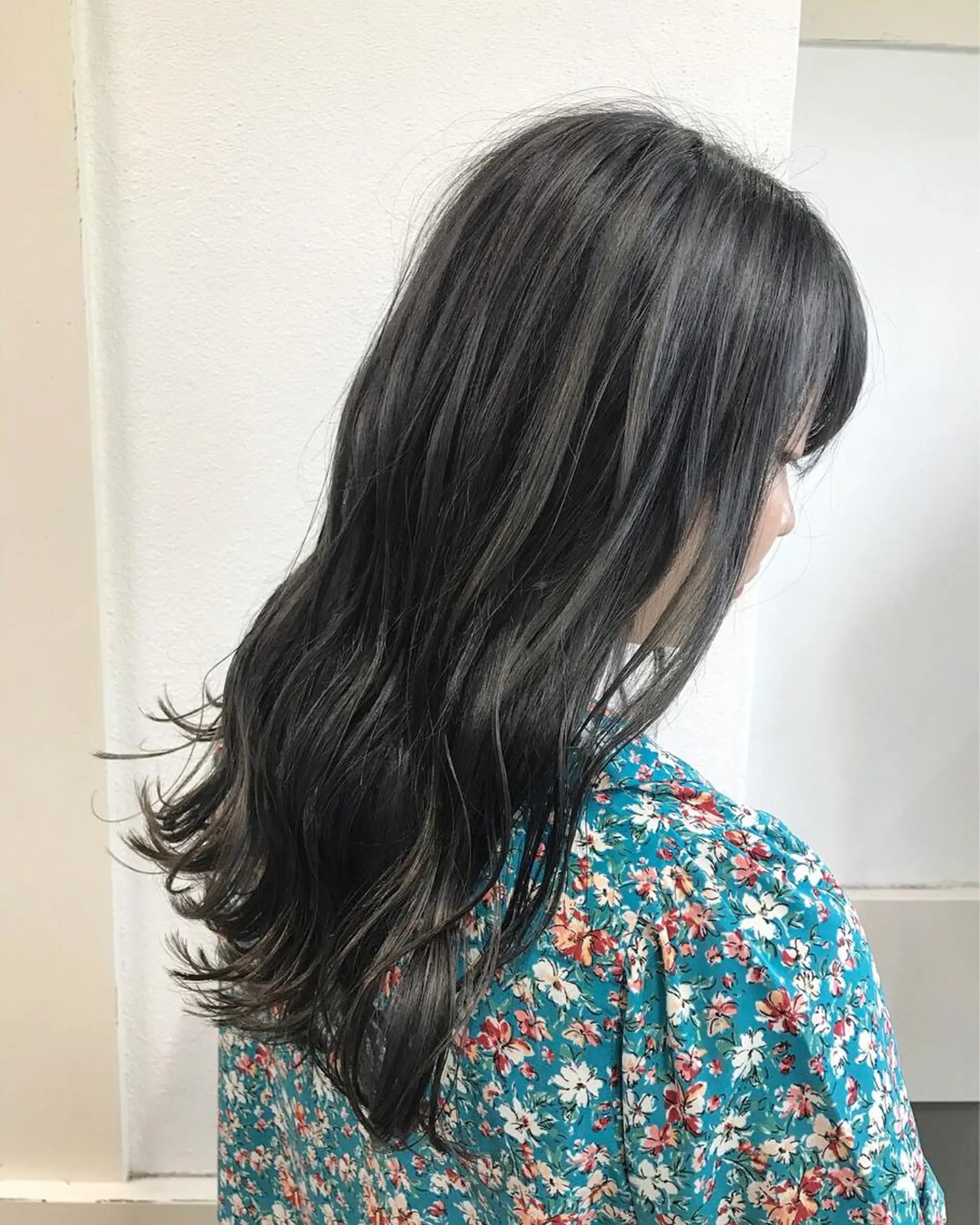 セミロング カラー ヘアアレンジ ブルーカラー ブルーグレー ハイライトカラー ハイライト カット ヘアカラー トリートメント GiseL天神カラー 髪質改善/ブリーチのヘアスタイル