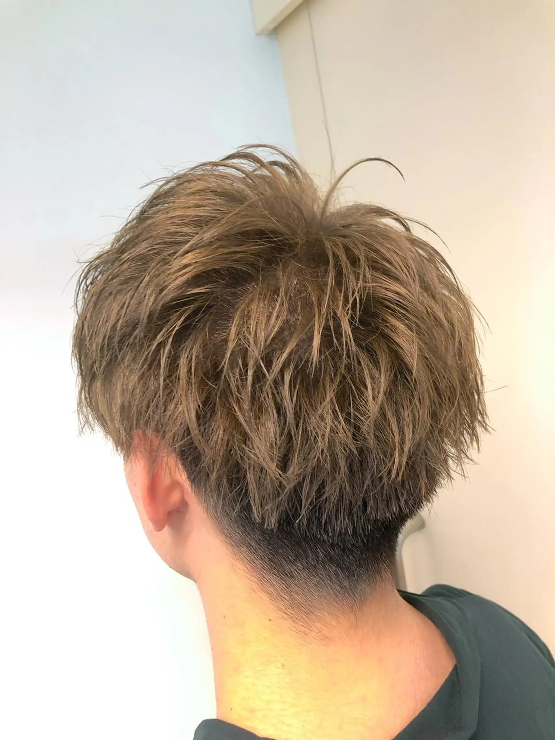 ショート カラー メンズ ヘアカラー レオン澄川 齊藤のヘアスタイル