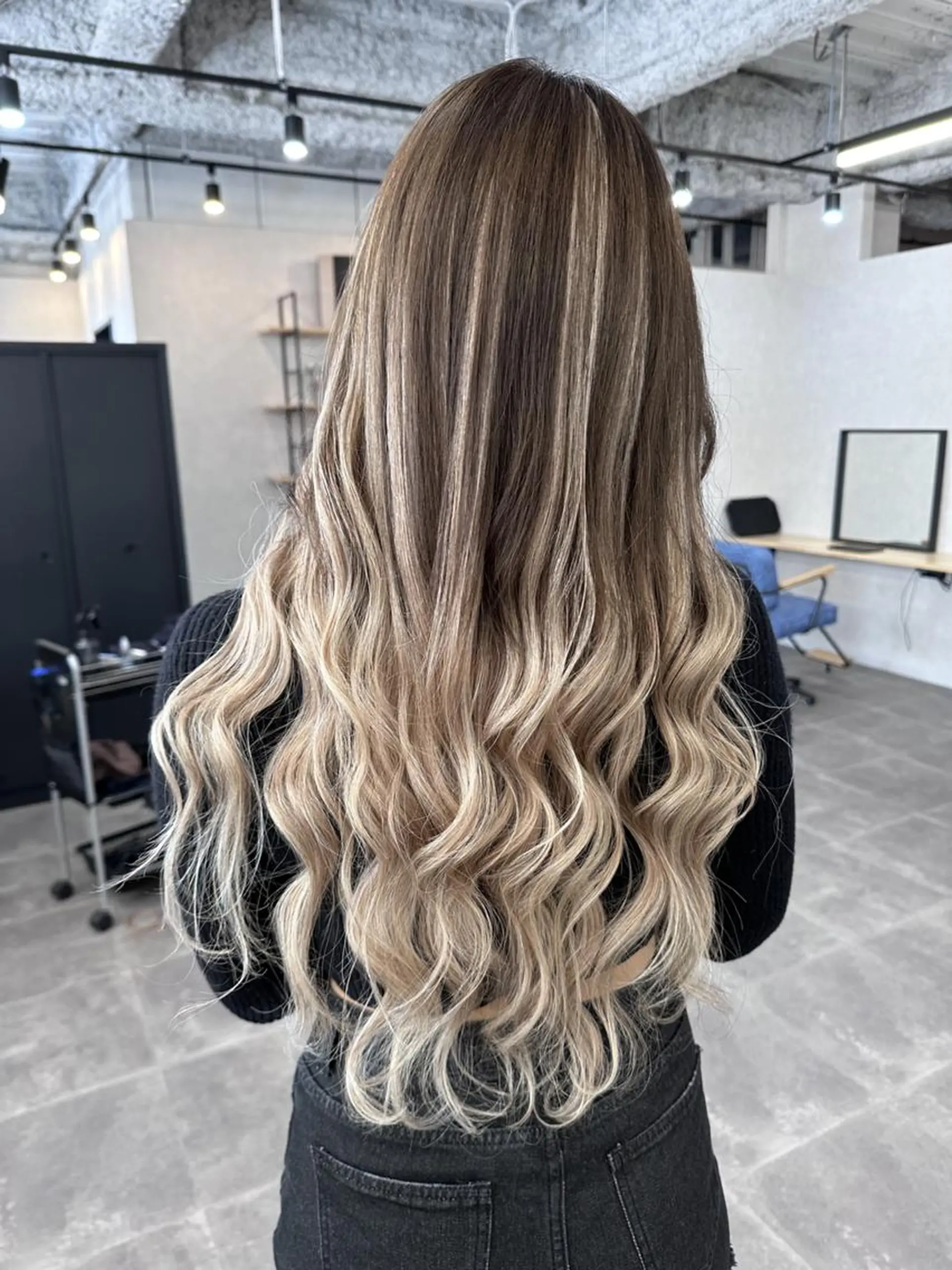 ロング ヘアアレンジ カラー ハイトーン カラーのヘアスタイル