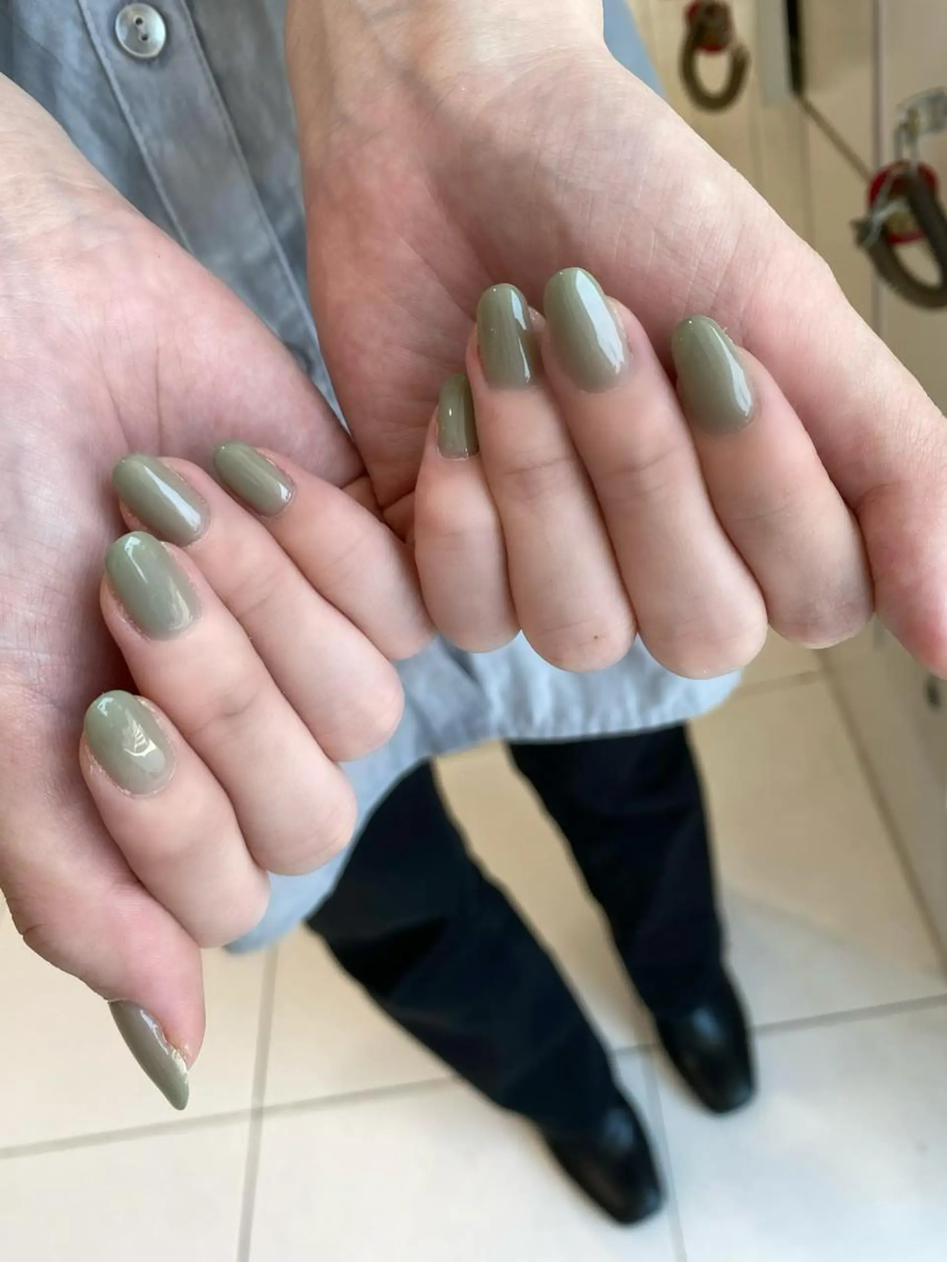 ネイル グリーン ワンカラーネイル 岡田詩織 MODE Ks松原店のヘアスタイル