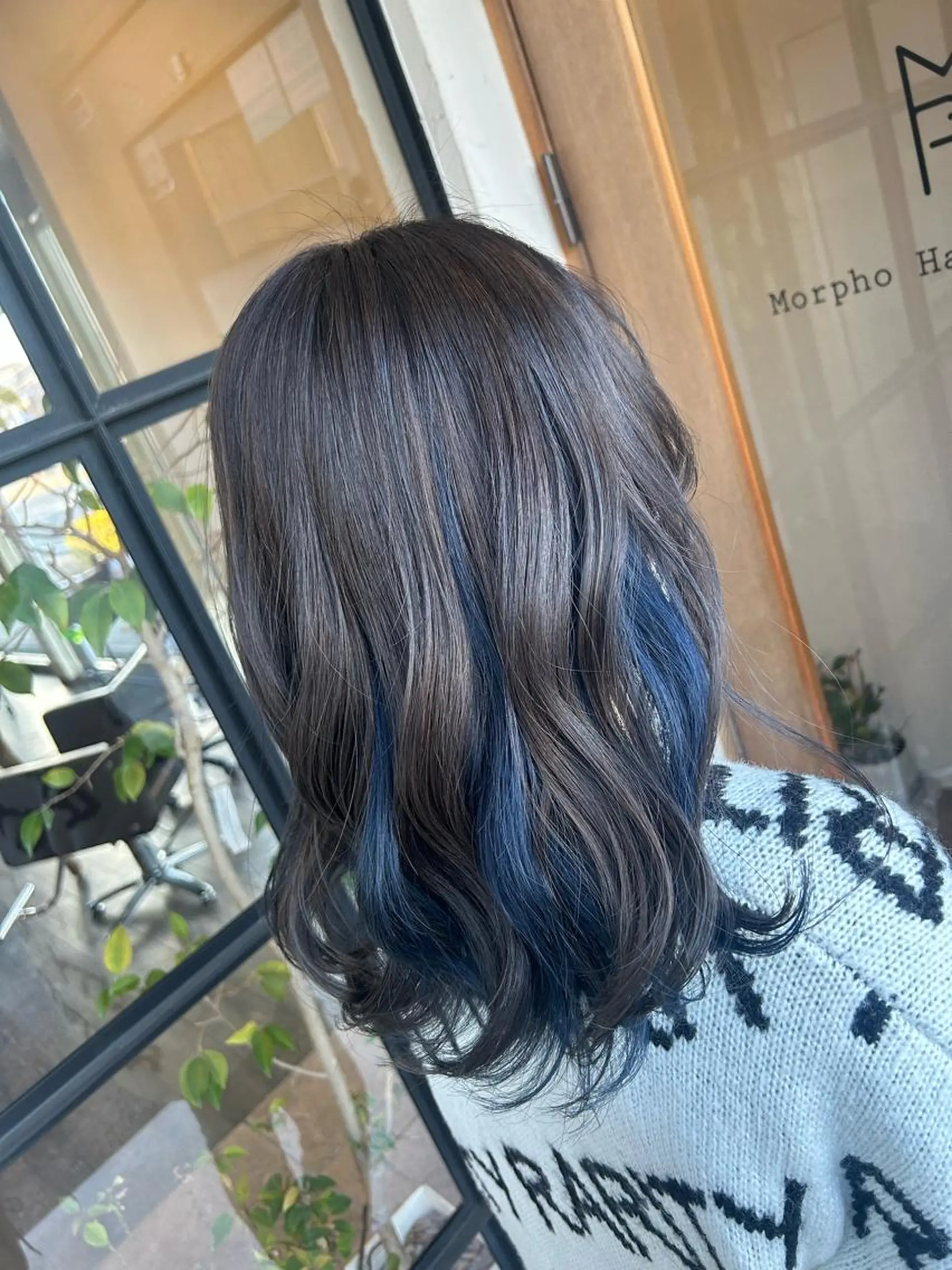 ロング カラー アッシュ アッシュブラウン ブリーチ ブルーカラー ブラウンカラー カット ヘアカラー 井上 花音のヘアスタイル