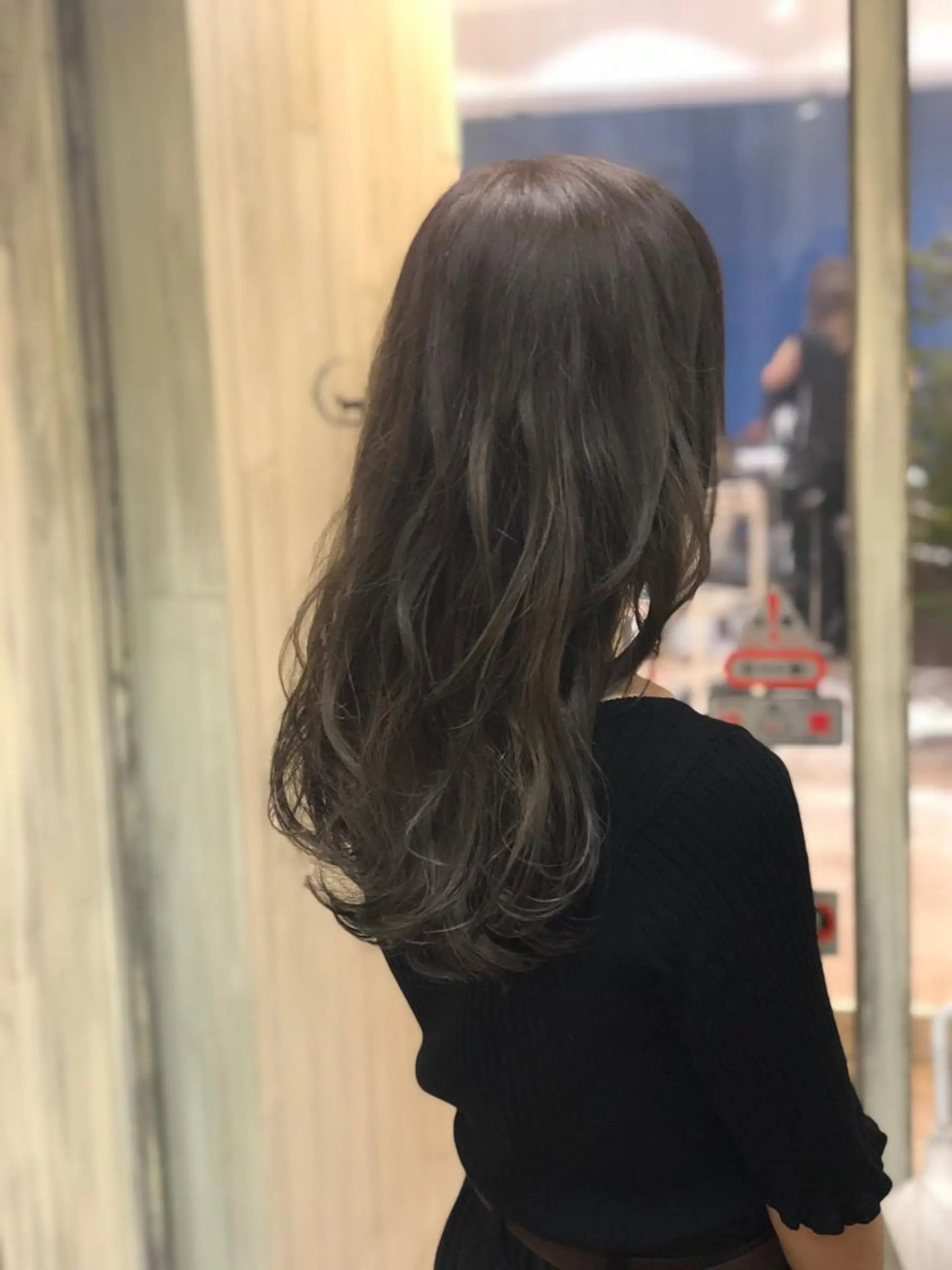 ロング カラー グレージュ カット ヘアカラー トリートメント ブリーチ特化 梅田本多翔のヘアスタイル