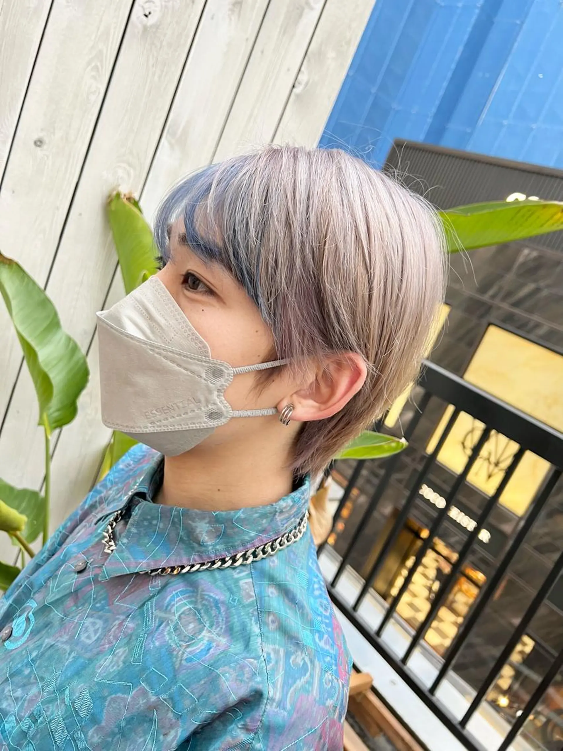 ショート カラー メンズ メンズブリーチ メンズハイトーン メンズインナーカラー ブリーチ ブルーカラー カット ヘアカラー トリートメント ハイライト/インナー /ブリーチ/レイヤーのヘアスタイル