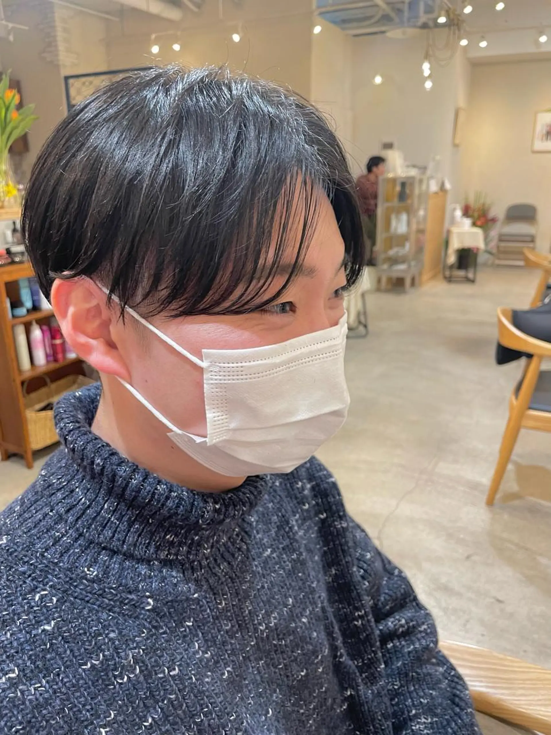 ショート メンズ センターパート 刈り上げ Takanishi くすみベージュカラーのヘアスタイル