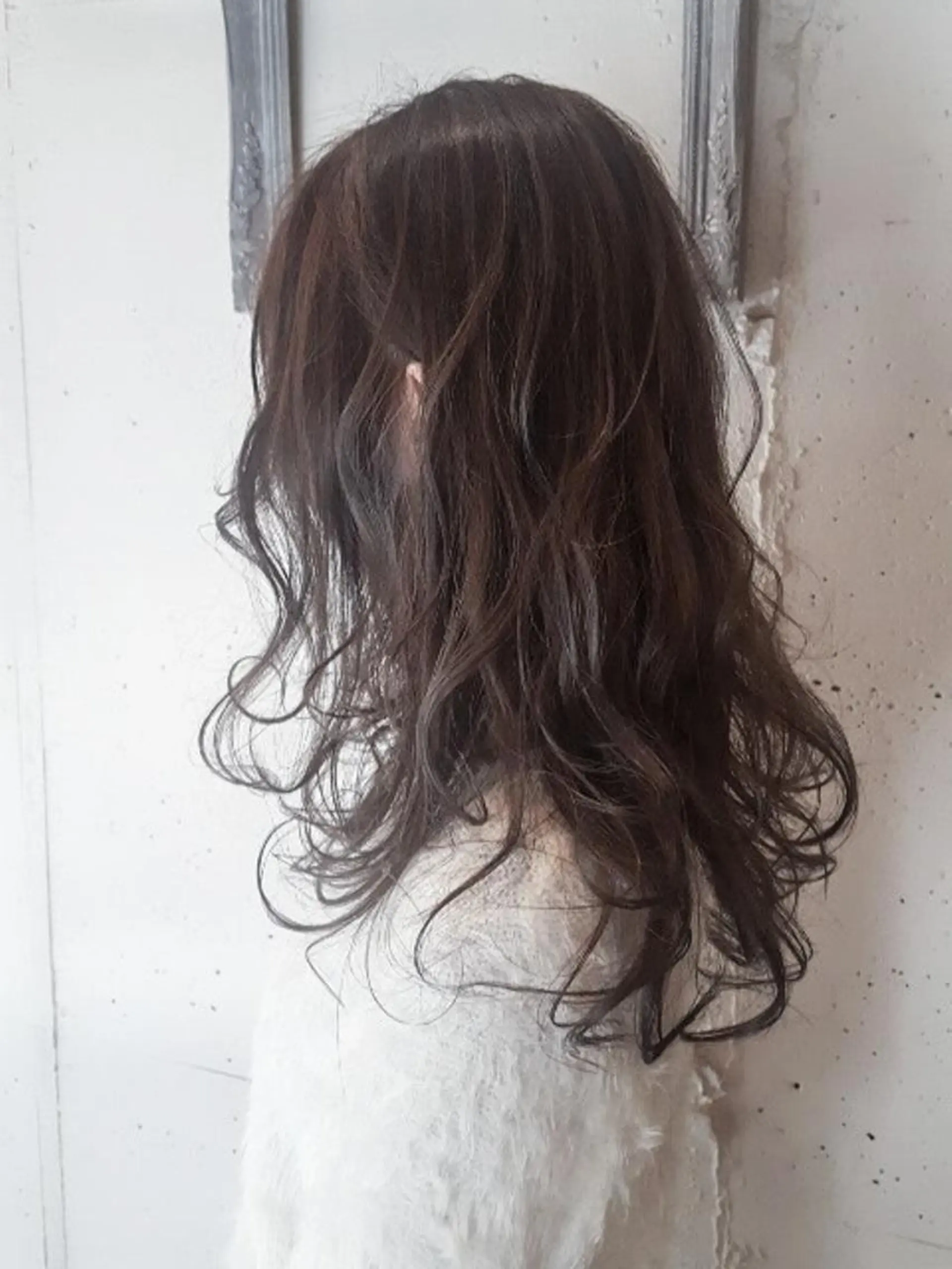 セミロング パーマ カラー 尾野 恭平のヘアスタイル