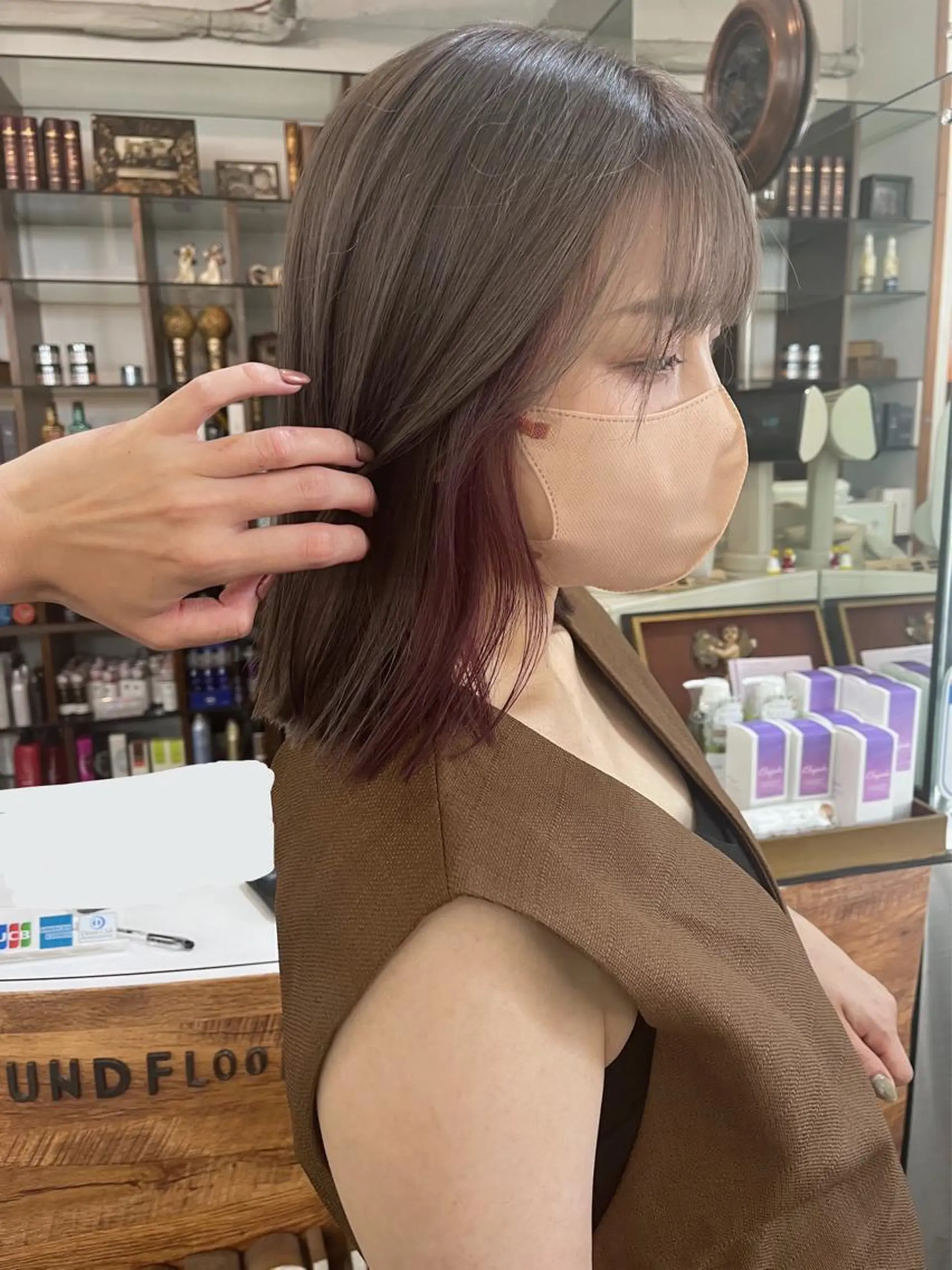 ミディアム カラー 編み込みエクステ シールエクステ バレイヤージュ ブリーチ ブロンド ヘアカラー モモカ/ハイトーン /バレイヤージュのヘアスタイル