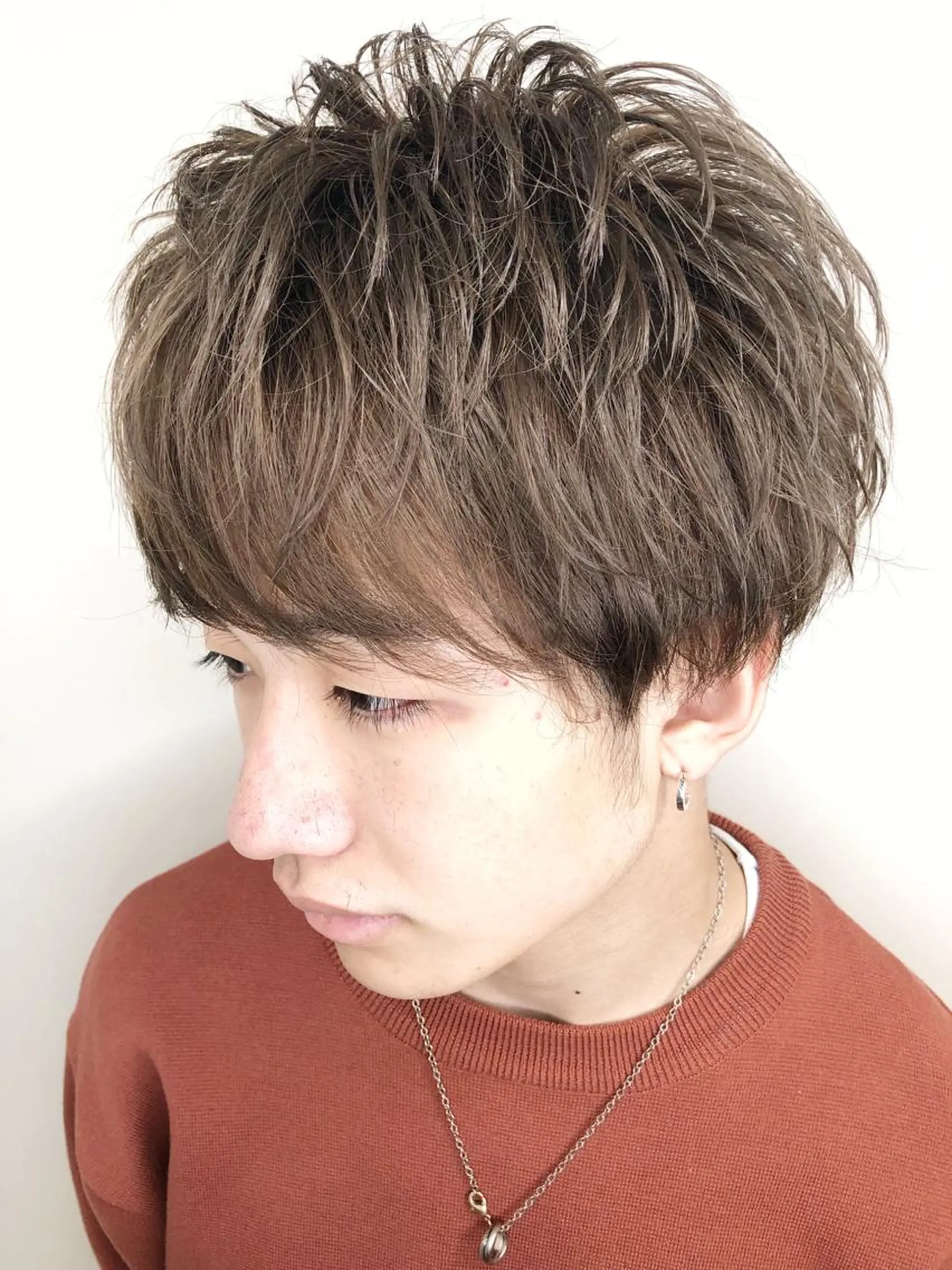 ショート カラー メンズ メンズブリーチ メンズハイライト ベージュカラー ブリーチ ケアブリーチ メンズヘア特化 崎田 成人のヘアスタイル