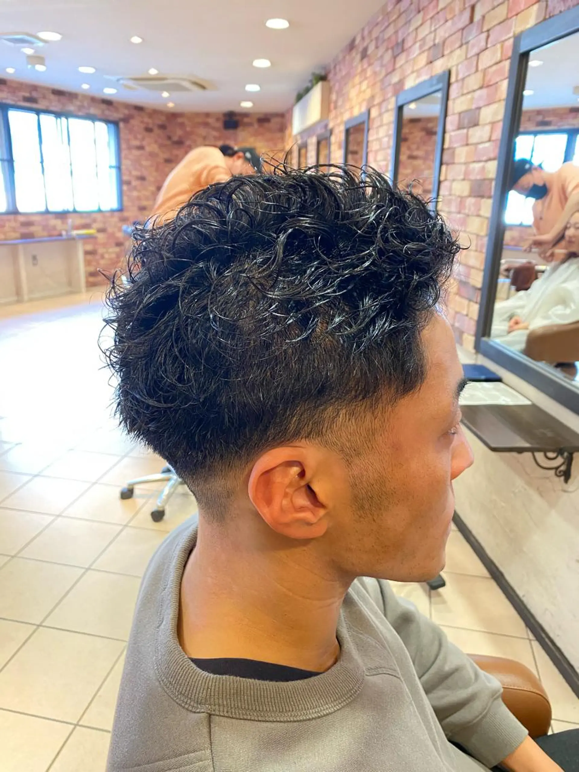 メンズ オールバック メンズパーマ メンズサロン AXLのヘアスタイル