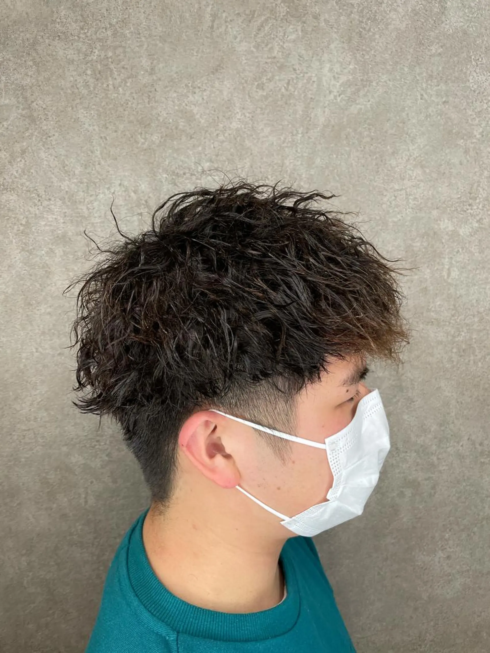 ショート パーマ メンズ メンズパーマ メンズツイストパーマ ツイストパーマ 白子 怜のヘアスタイル