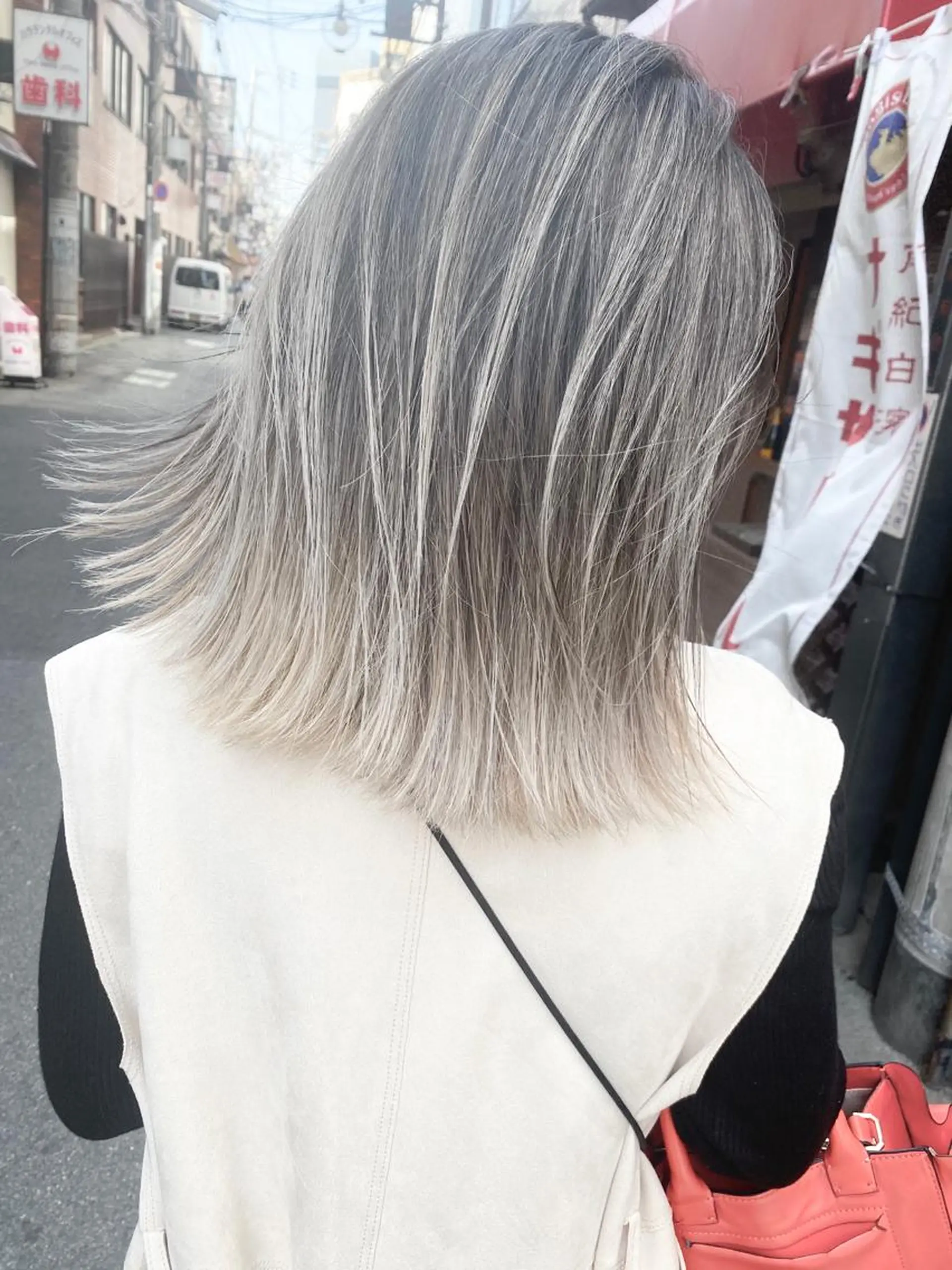 ミディアム カラー パーマ ヘアアレンジ ネイル マツエク・マツパ アイブロウ バレイヤージュ レイヤーカット トリートメント 井上 一平のヘアスタイル
