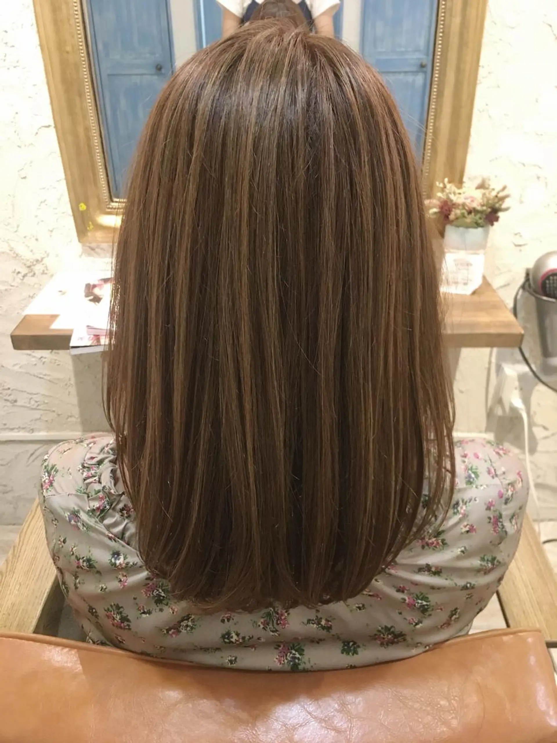 ミディアム カラー 透明感カラー ハイライトカラー ハイライト ヘアカラー トリートメント よこもり あいのヘアスタイル