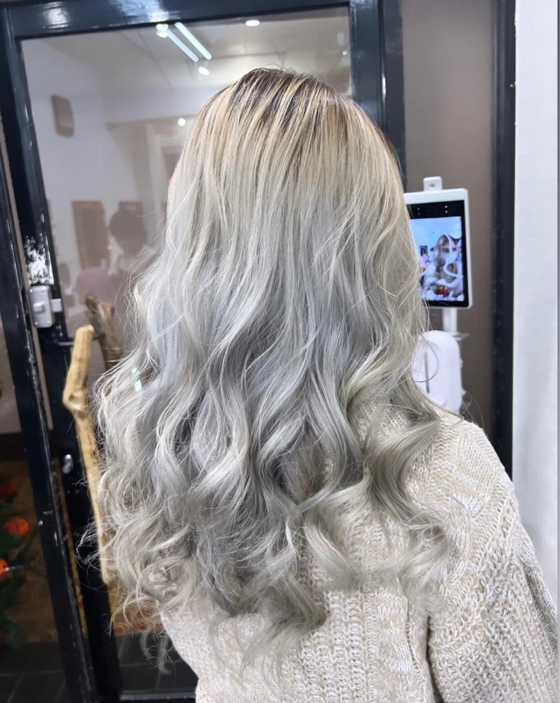 ロング カラー ブリーチ ケアブリーチ ヘアカラー 🧠U-topia 西村彩🧠のヘアスタイル