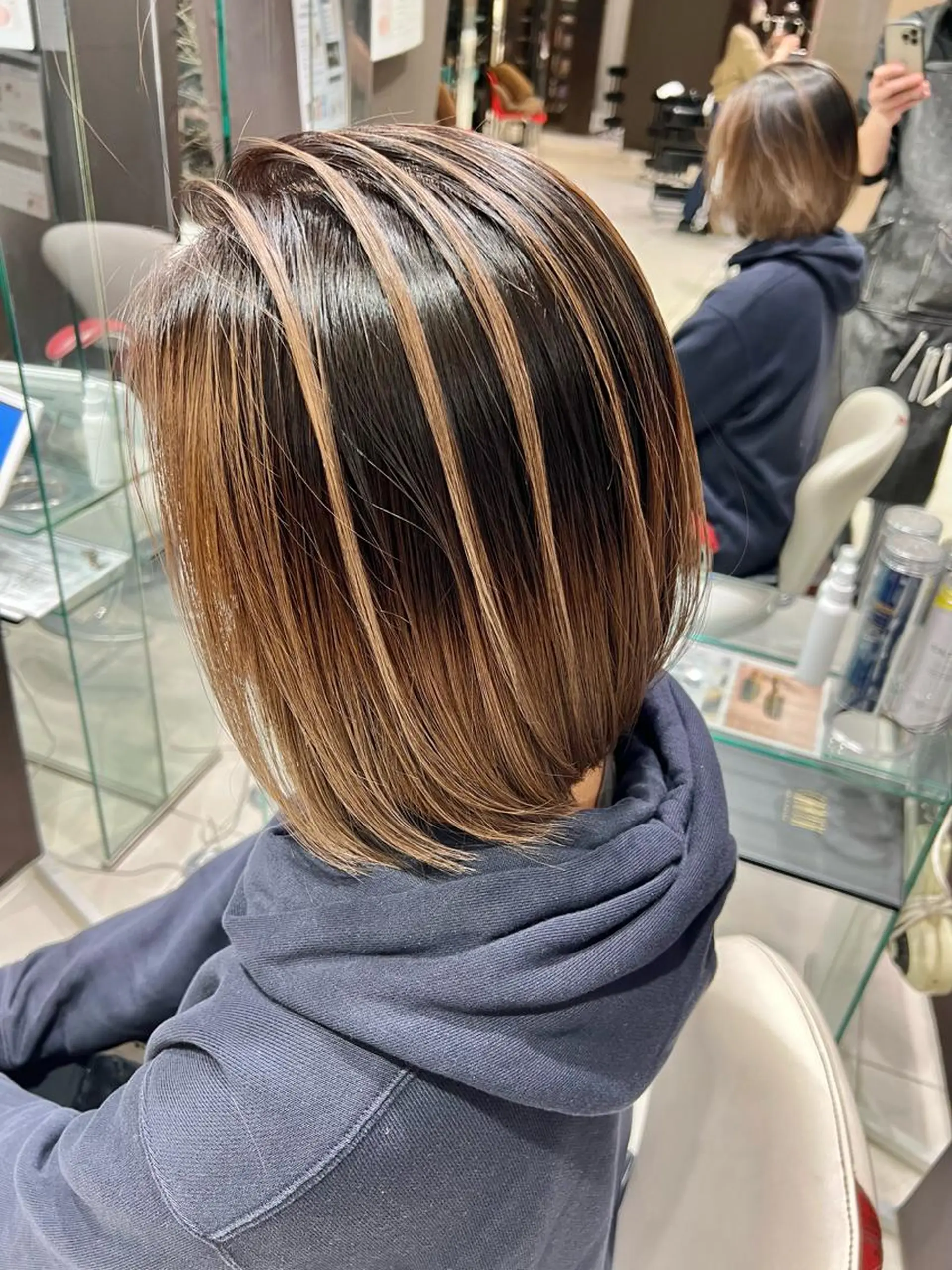 ミディアム レイヤーカット ヘアカラー トリートメント 下條 真のヘアスタイル
