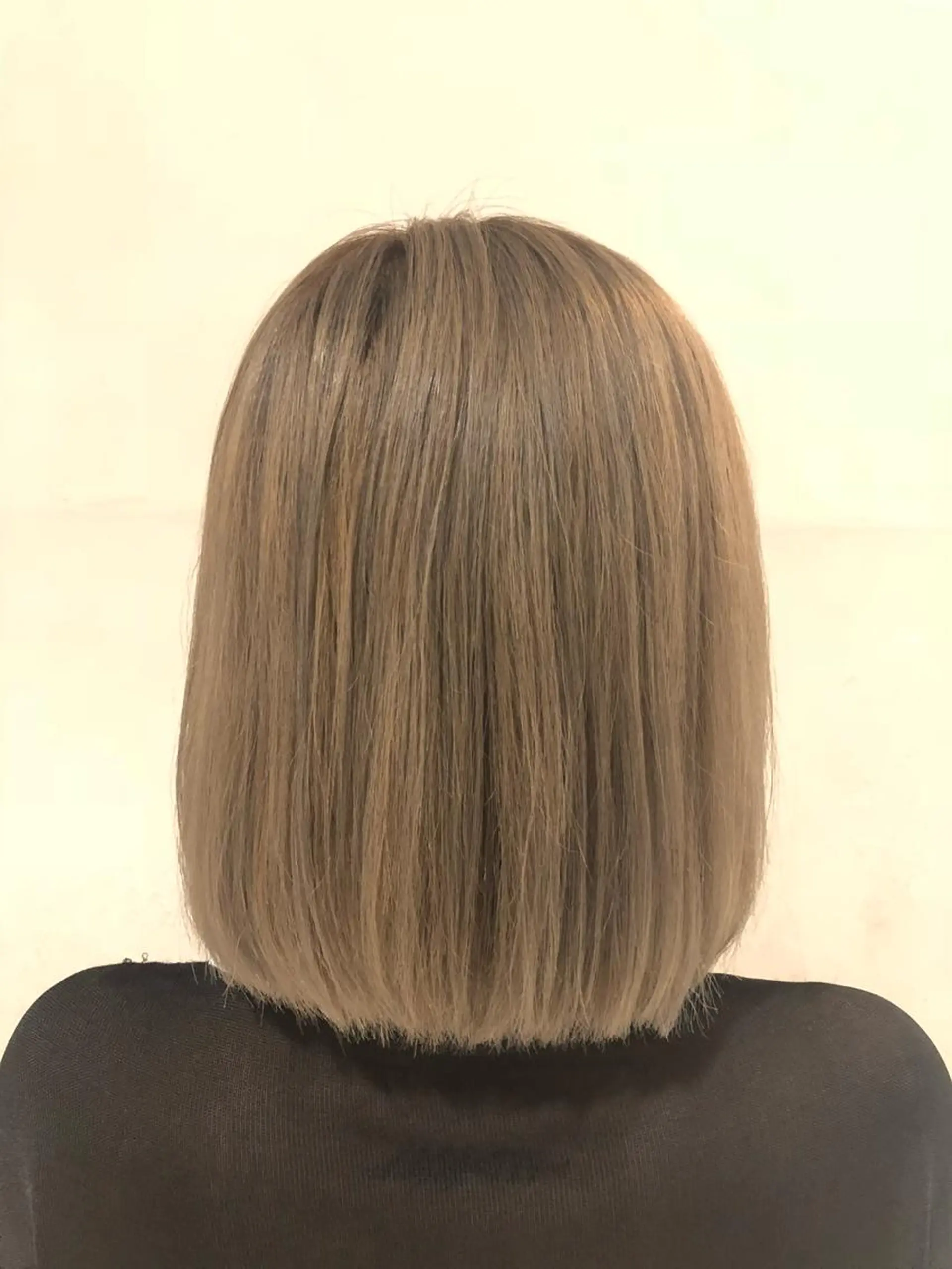 ミディアム カラー ベージュカラー ハイトーンカラー 吉村 絢乃のヘアスタイル