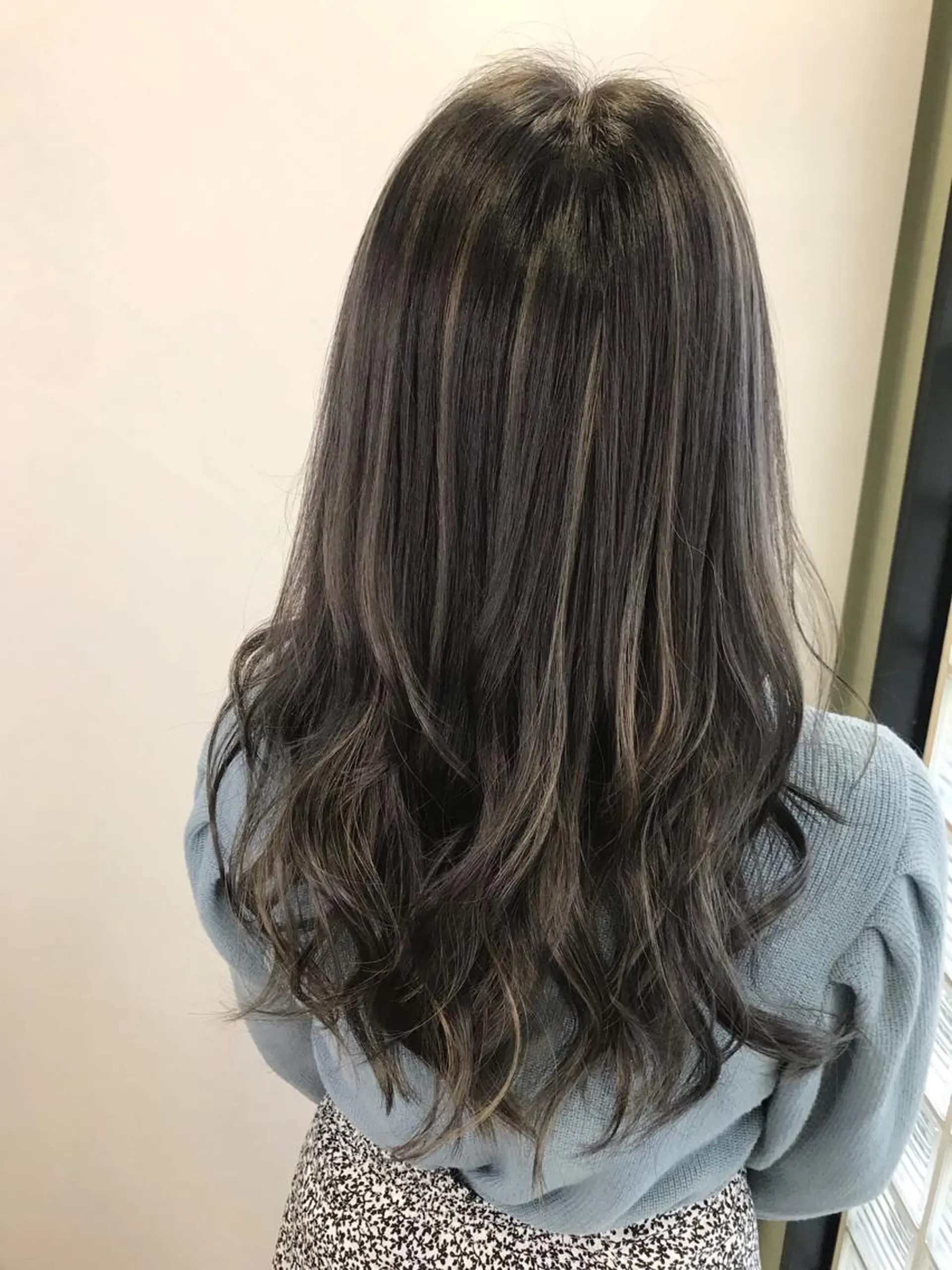セミロング カラー 韓国メンズヘア　ミル クティボブ　足立佳代のヘアスタイル