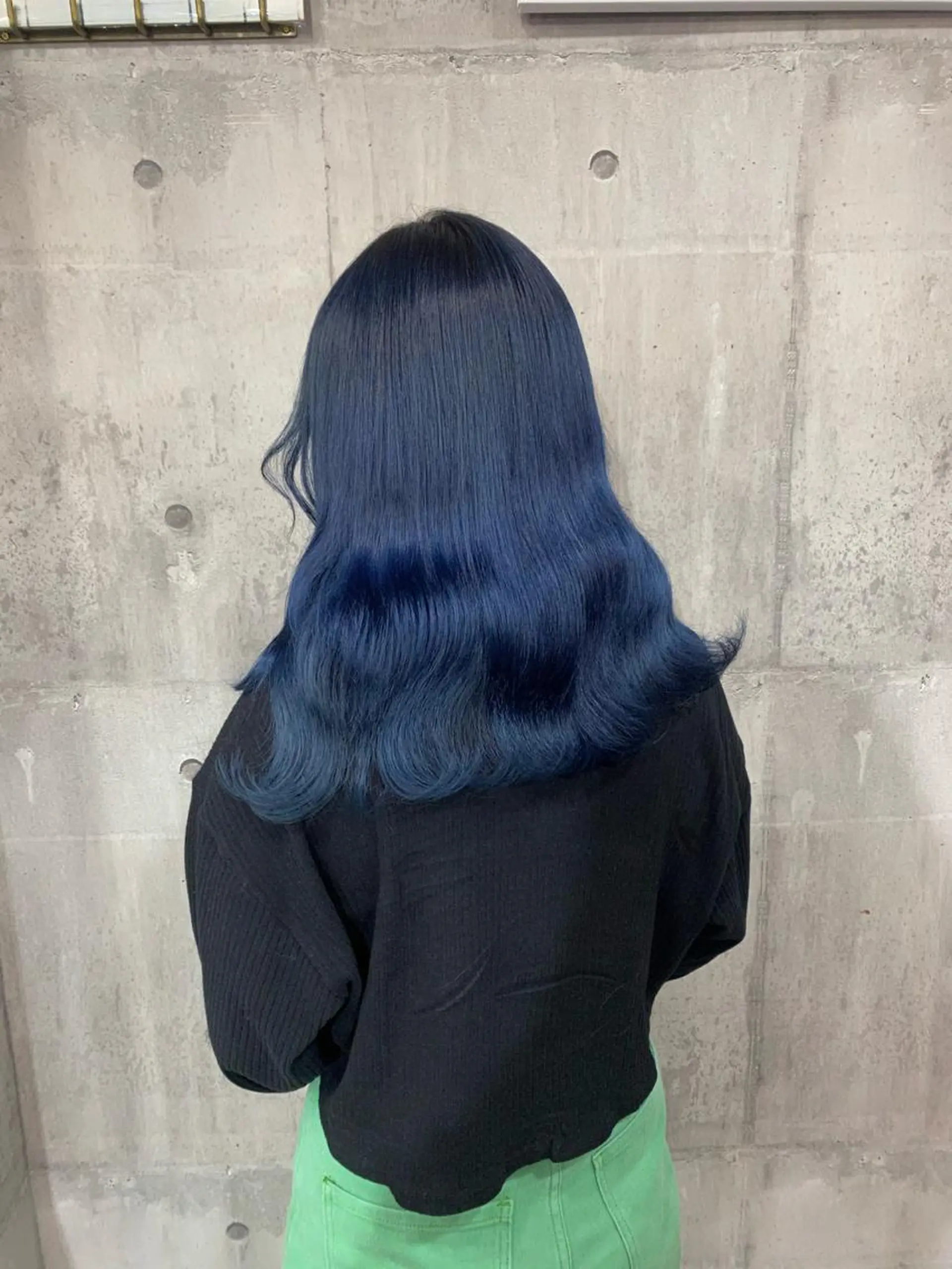 セミロング カラー シールエクステ 黒髪 ブリーチ ブルーカラー ブルーブラック ヘアカラー SHURI❤️‍🔥 中/韓mix ♡のヘアスタイル