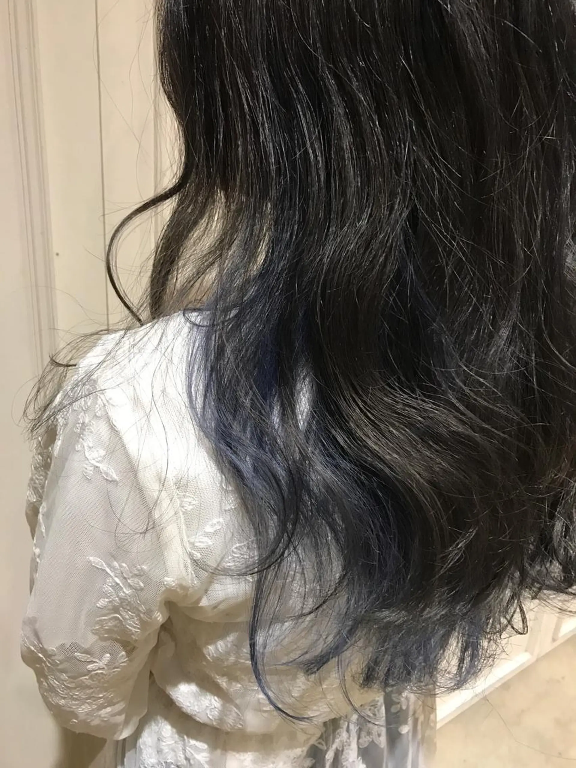 セミロング カラー アッシュ ブルーカラー ブルーアッシュ インナーカラー &SONS 小林亨のヘアスタイル