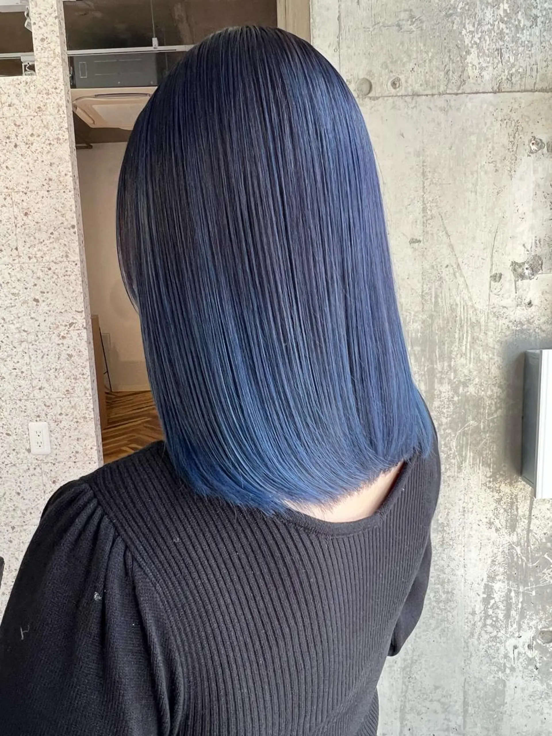 ミディアム カラー ヘアアレンジ バレイヤージュ ブルーカラー レイヤーカット ヘアカラー トリートメント lani ブリーチ /ダブルカラーのヘアスタイル