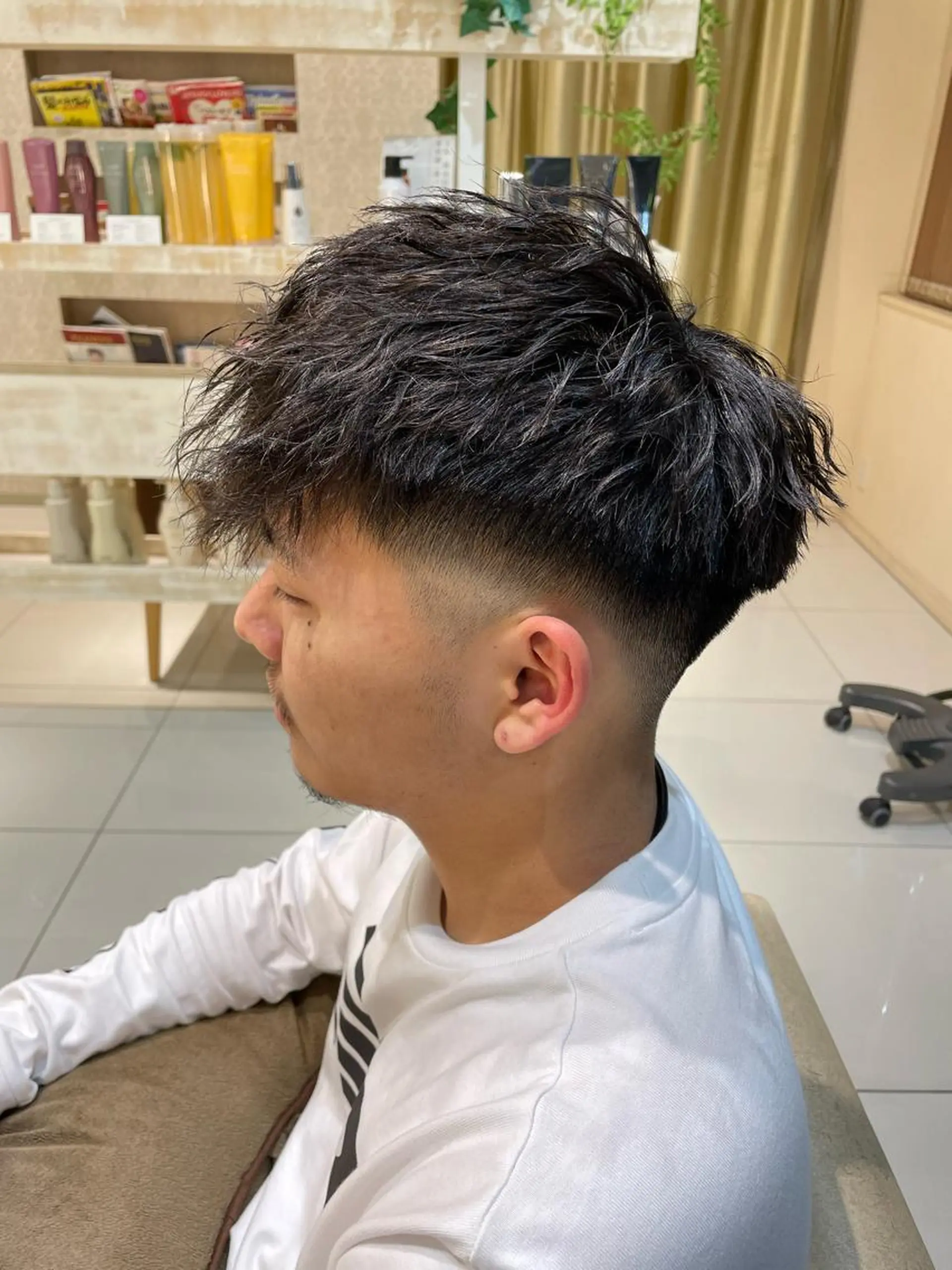 ショート パーマ メンズ メンズブリーチ メンズパーマ ツイストスパイラルパーマ くせ毛 スパイラルパーマ 本厚木｜縮毛矯正/ 髪質改善/専門サロンのヘアスタイル