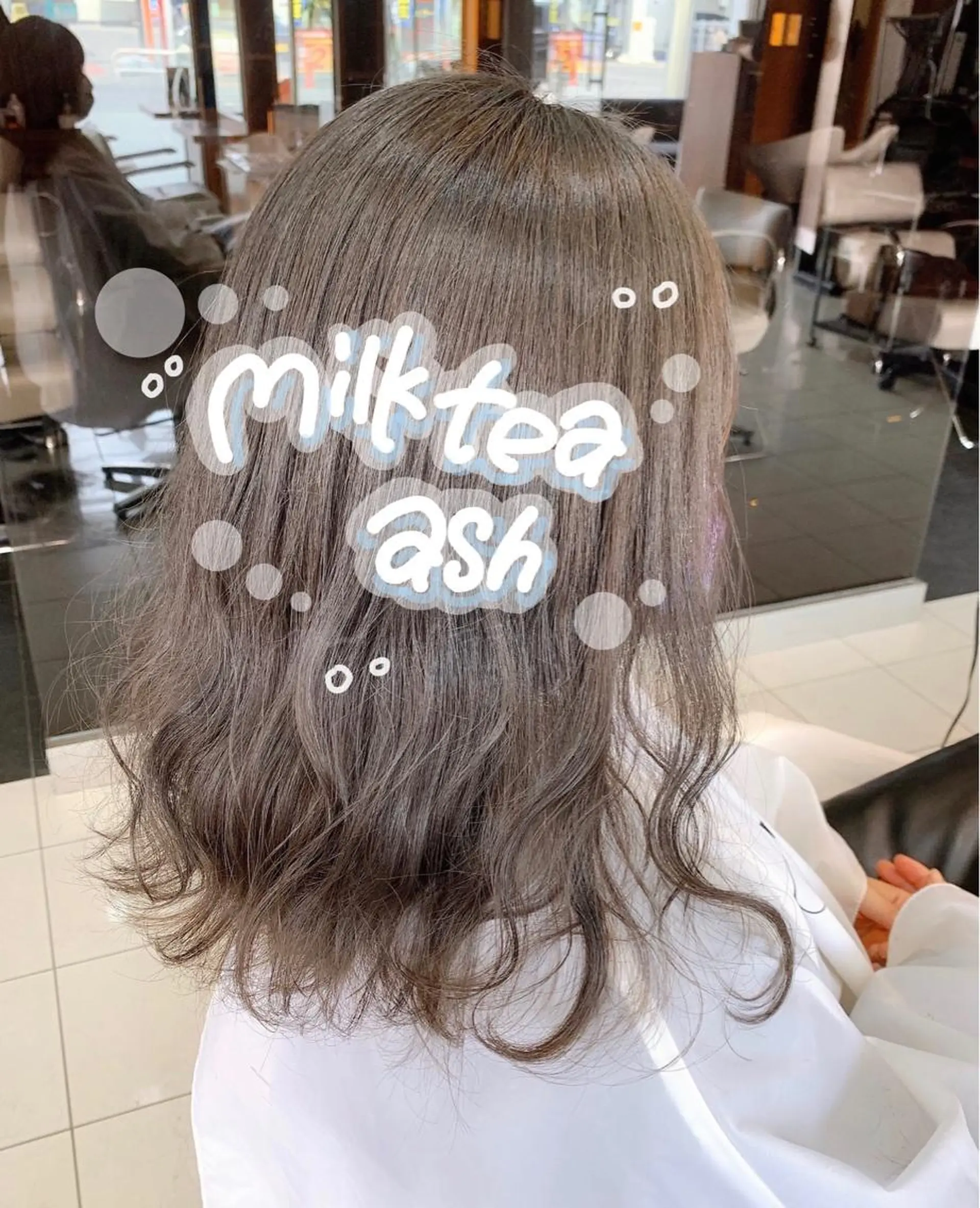 セミロング カラー アッシュ 透明感カラー ミルクティーアッシュ 脱白髪染め美容師 竹内涼乃のヘアスタイル