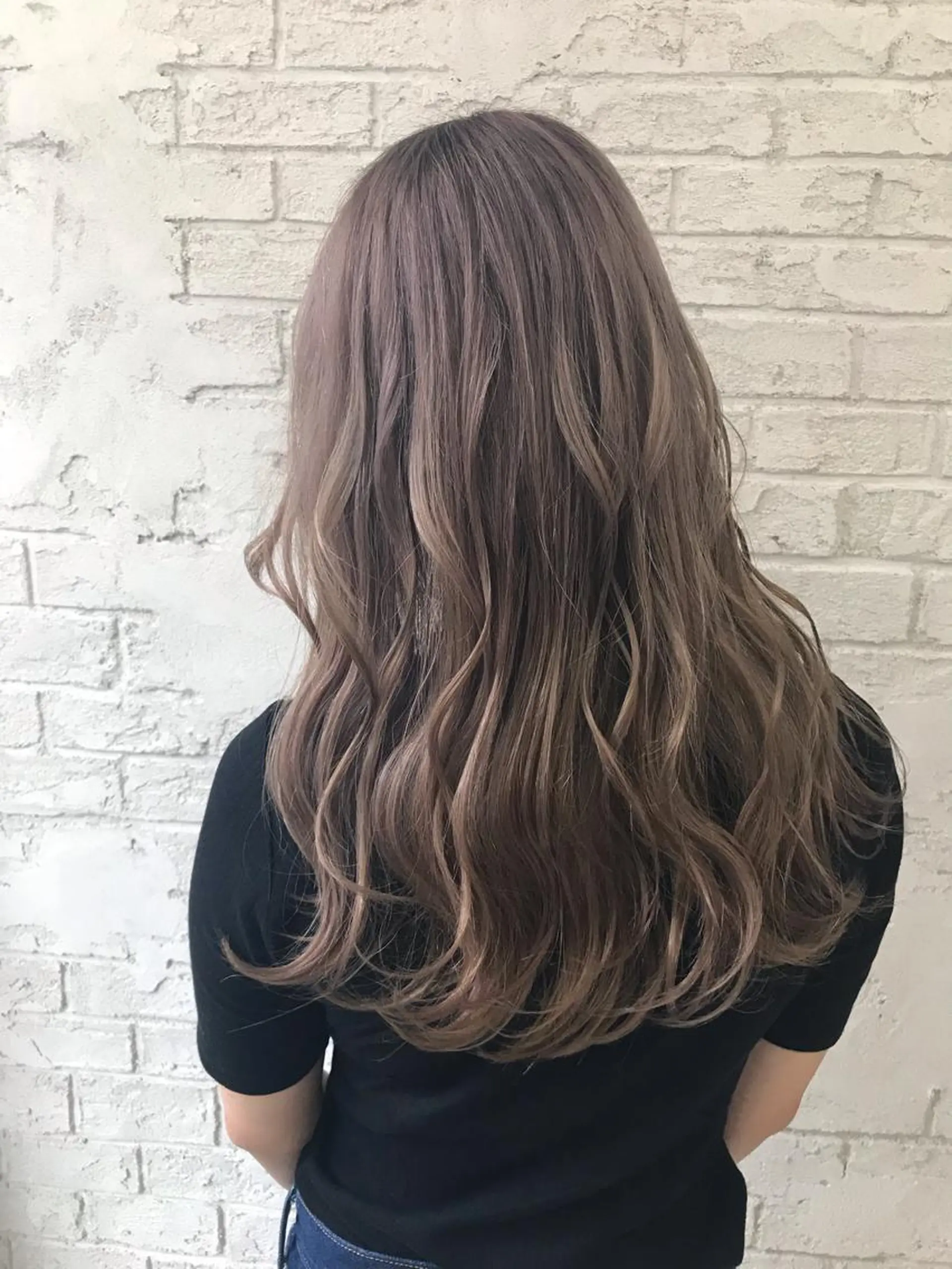 ロング ラベンダーベージュ 🇺🇸ハイライト特 化美容師🇺🇸漆沢のヘアスタイル