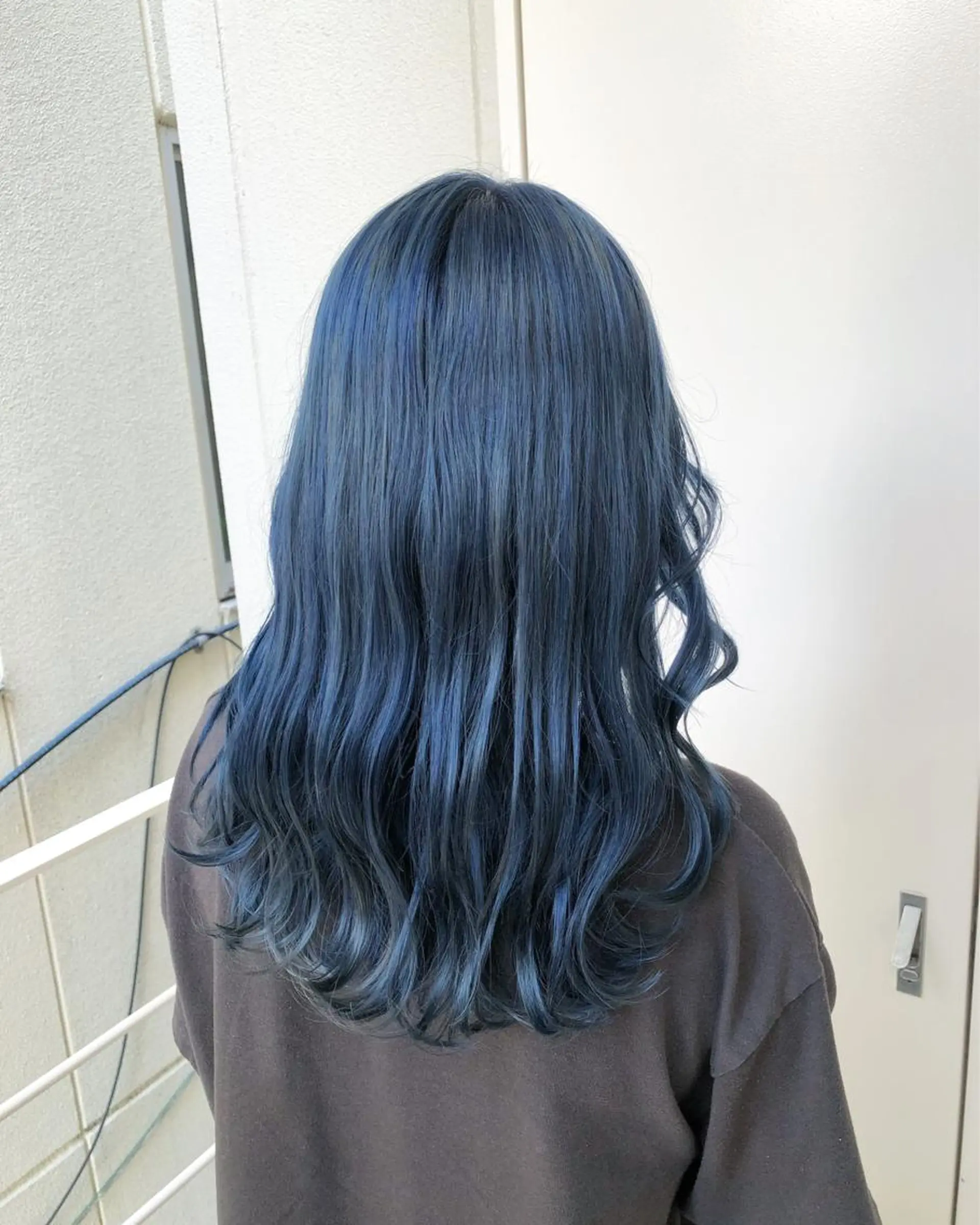 ロング カラー ヘアアレンジ ブルーカラー ネイビーカラー ヘアカラー トリートメント ヘッドスパ ヘアセット 艶髪✨寒色カラー✨ 翁長孝輔のヘアスタイル