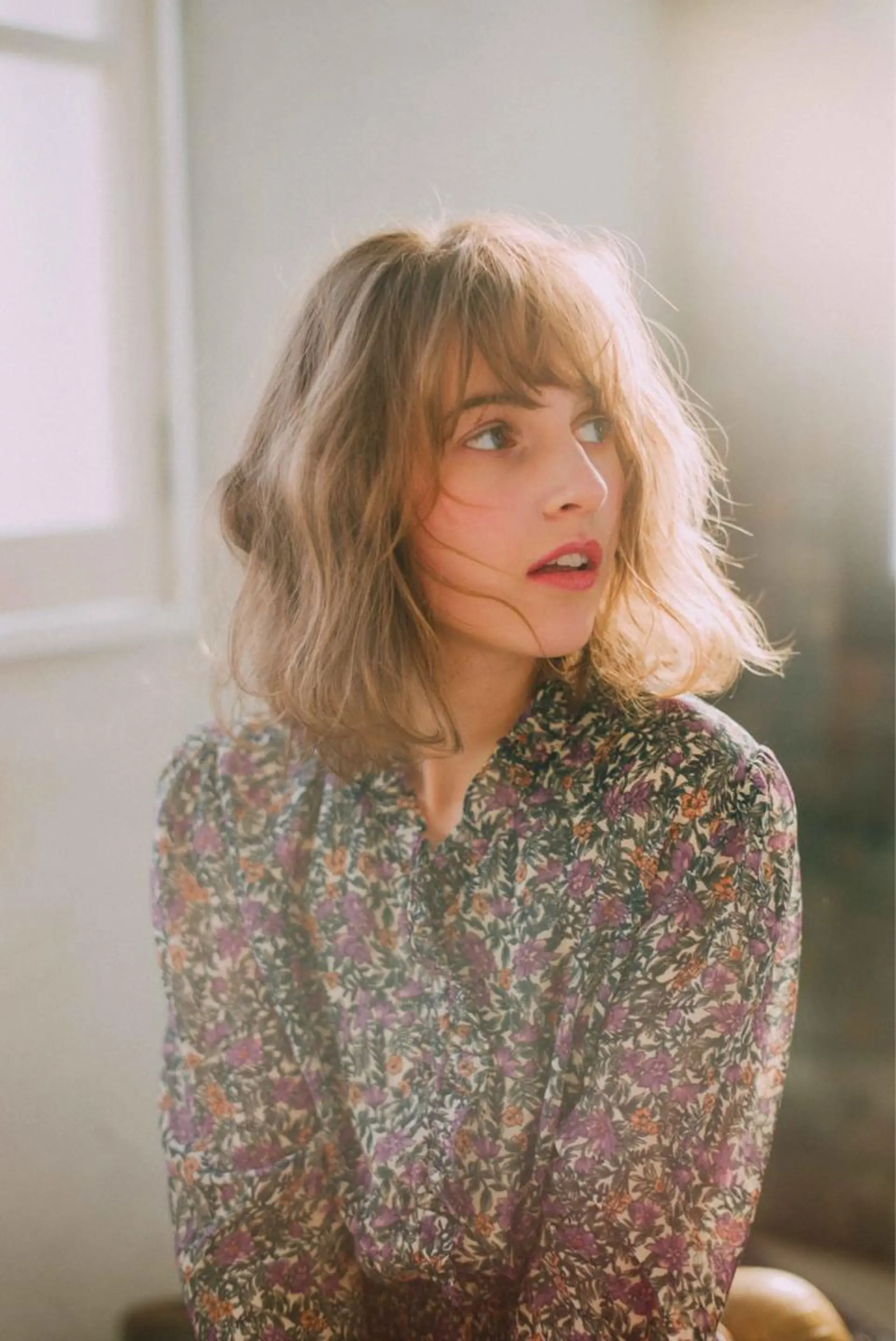 ミディアム カラー ブリーチ ケアブリーチ グレージュ カット ヘアカラー トリートメント レイヤー×髪質改善 ×透明感/杉田 圭のヘアスタイル