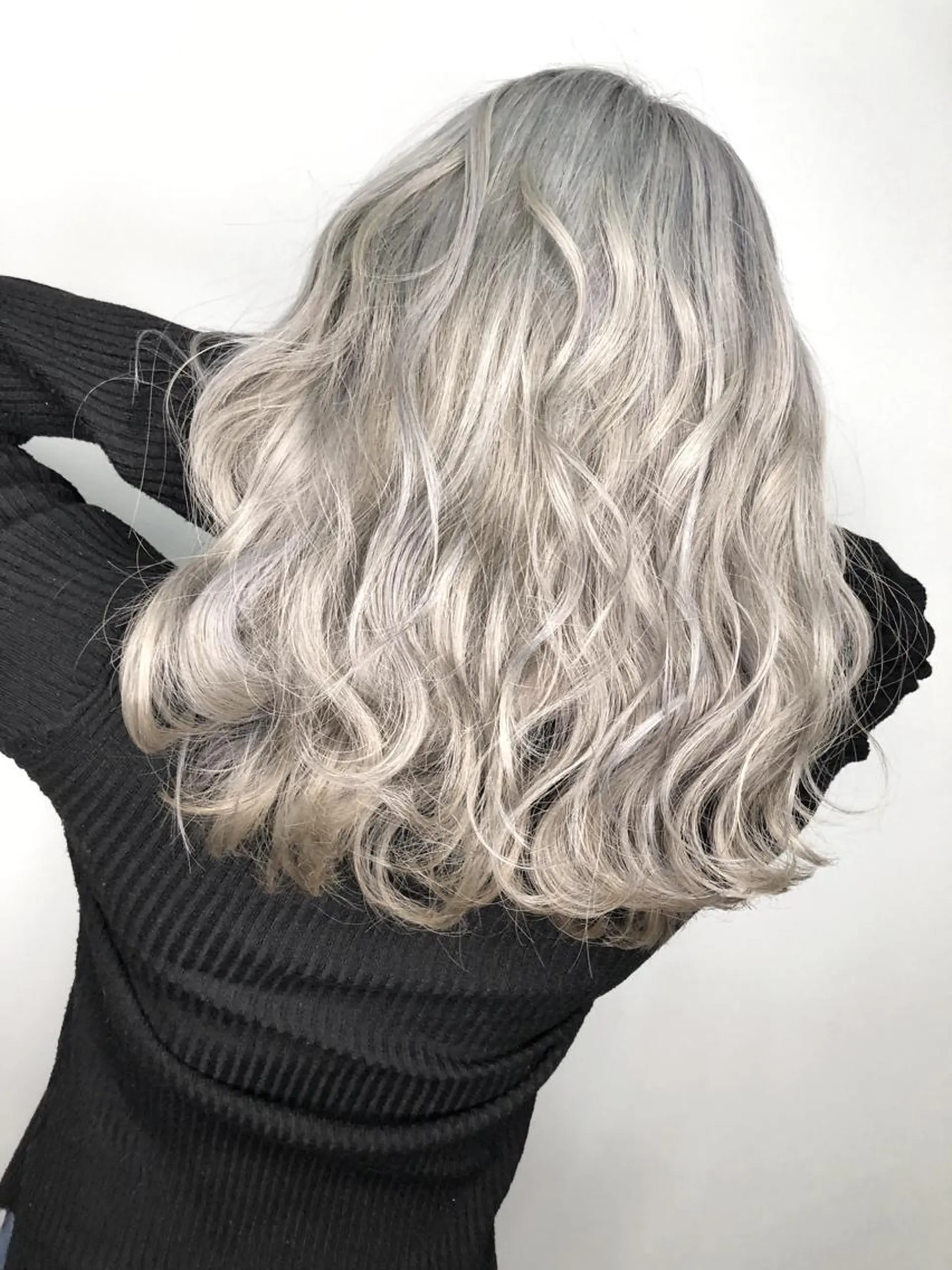 セミロング カラー ヘアカラー トリートメント 服部 樹季のヘアスタイル