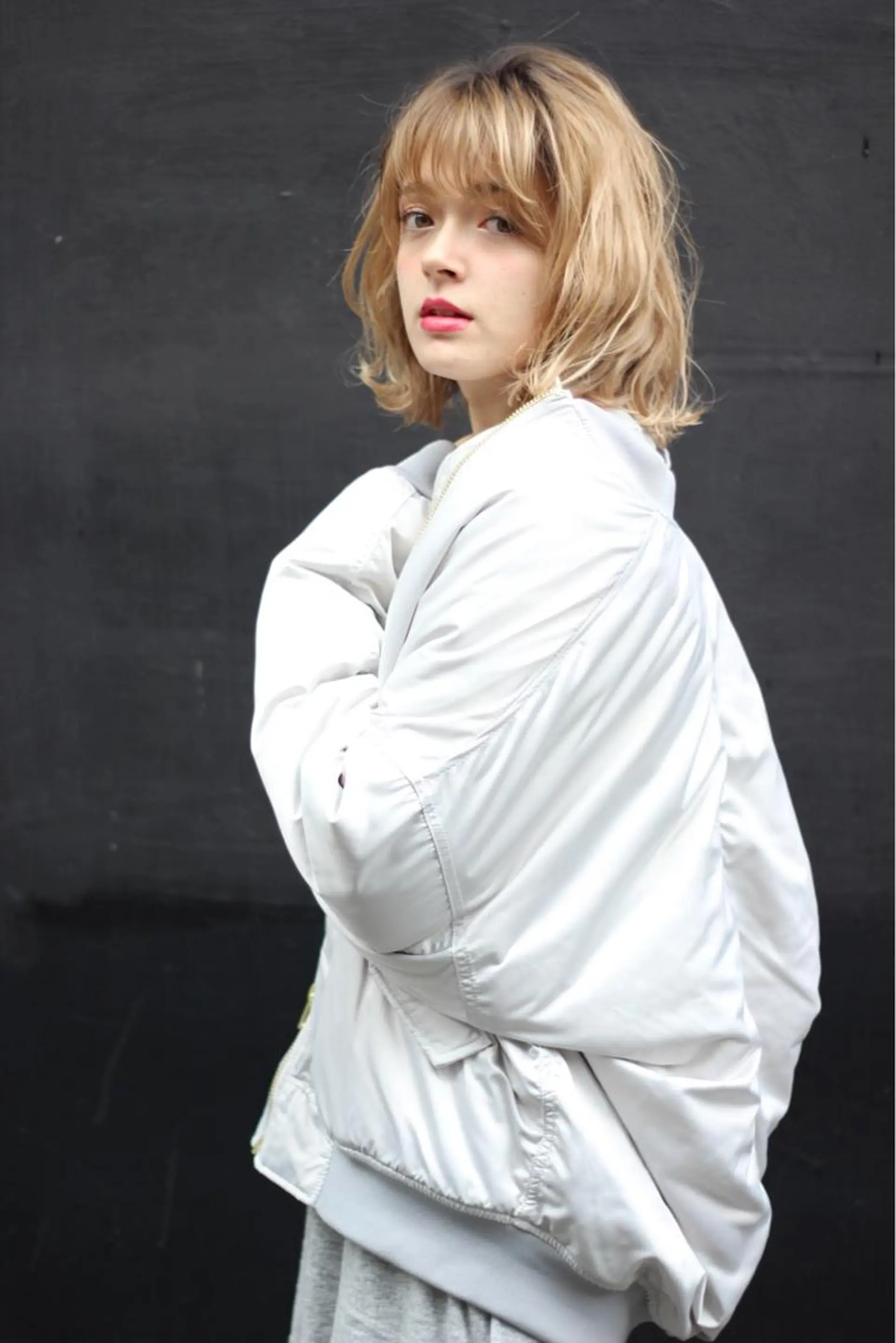 ショート カラー ブロンド ヘアカラー トリートメント 大西 直人のヘアスタイル
