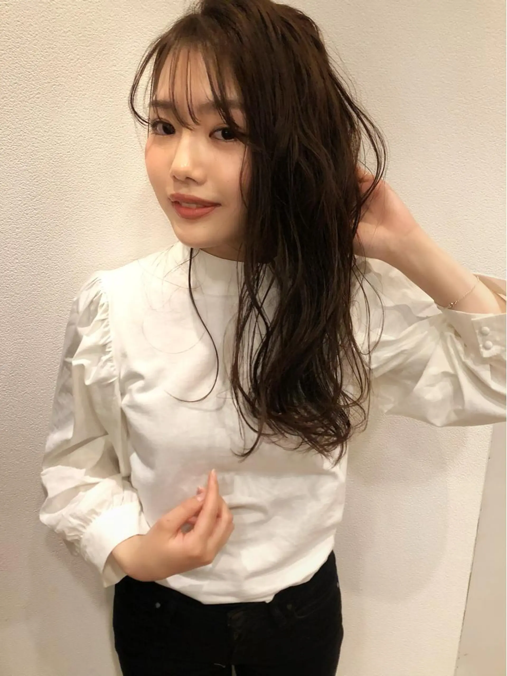 ロング カラー 岡田 拓也のヘアスタイル