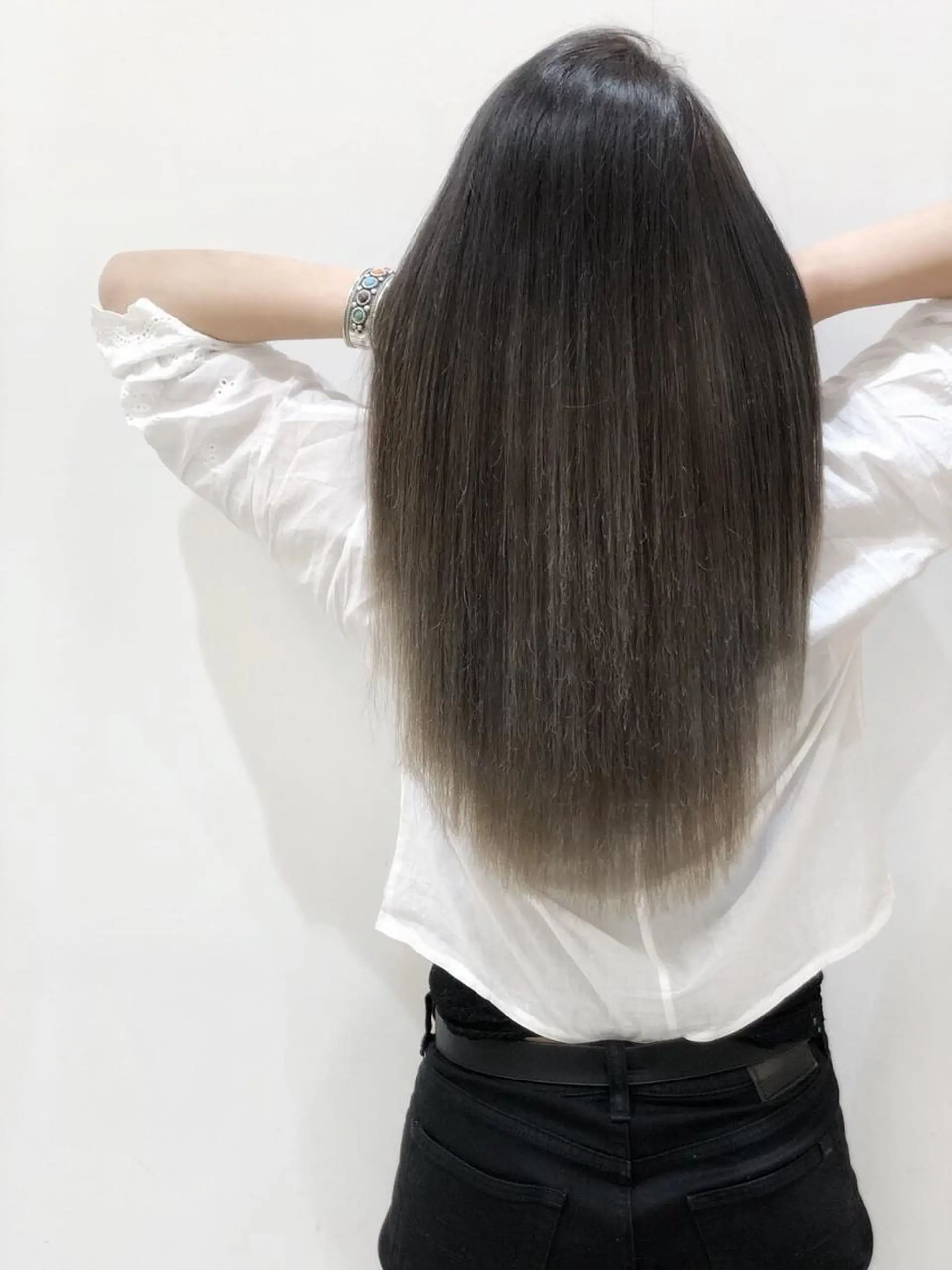 ミディアム ハイトーンブリーチ 土坂　由志【京都】のヘアスタイル