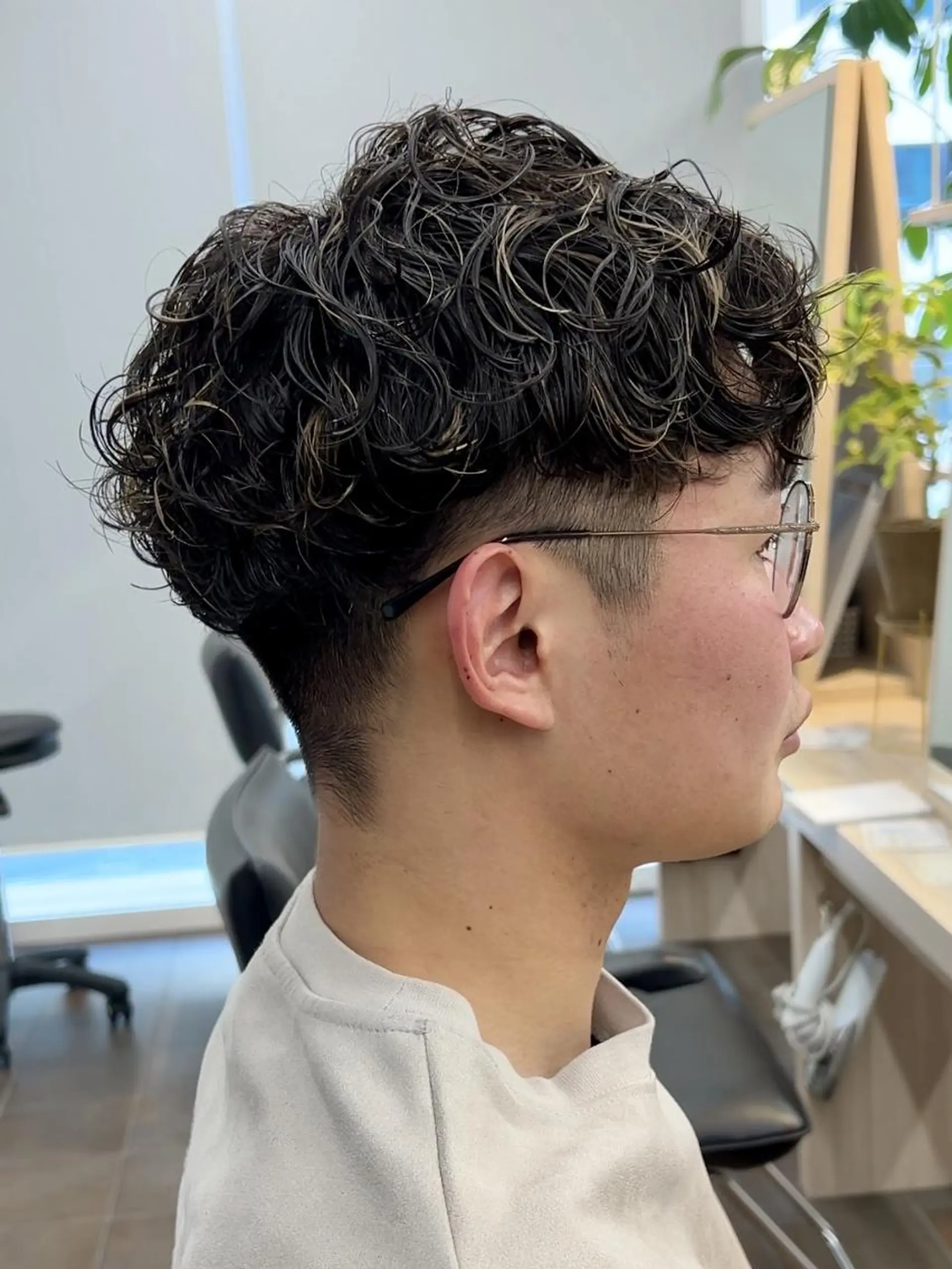 ショート メンズ パーマ メンズハイトーン メンズパーマ スペインカール スパイキーショート ツイストスパイラルパーマ メンズパーマ/ メンズカット/タクヤのヘアスタイル