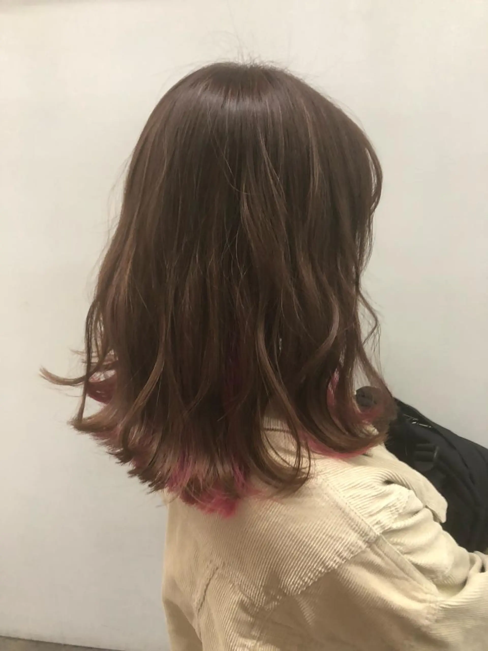 ミディアム カラー ベージュカラー ハイライトカラー ピンクカラー ピンクベージュ ハイライト 東條 克義のヘアスタイル