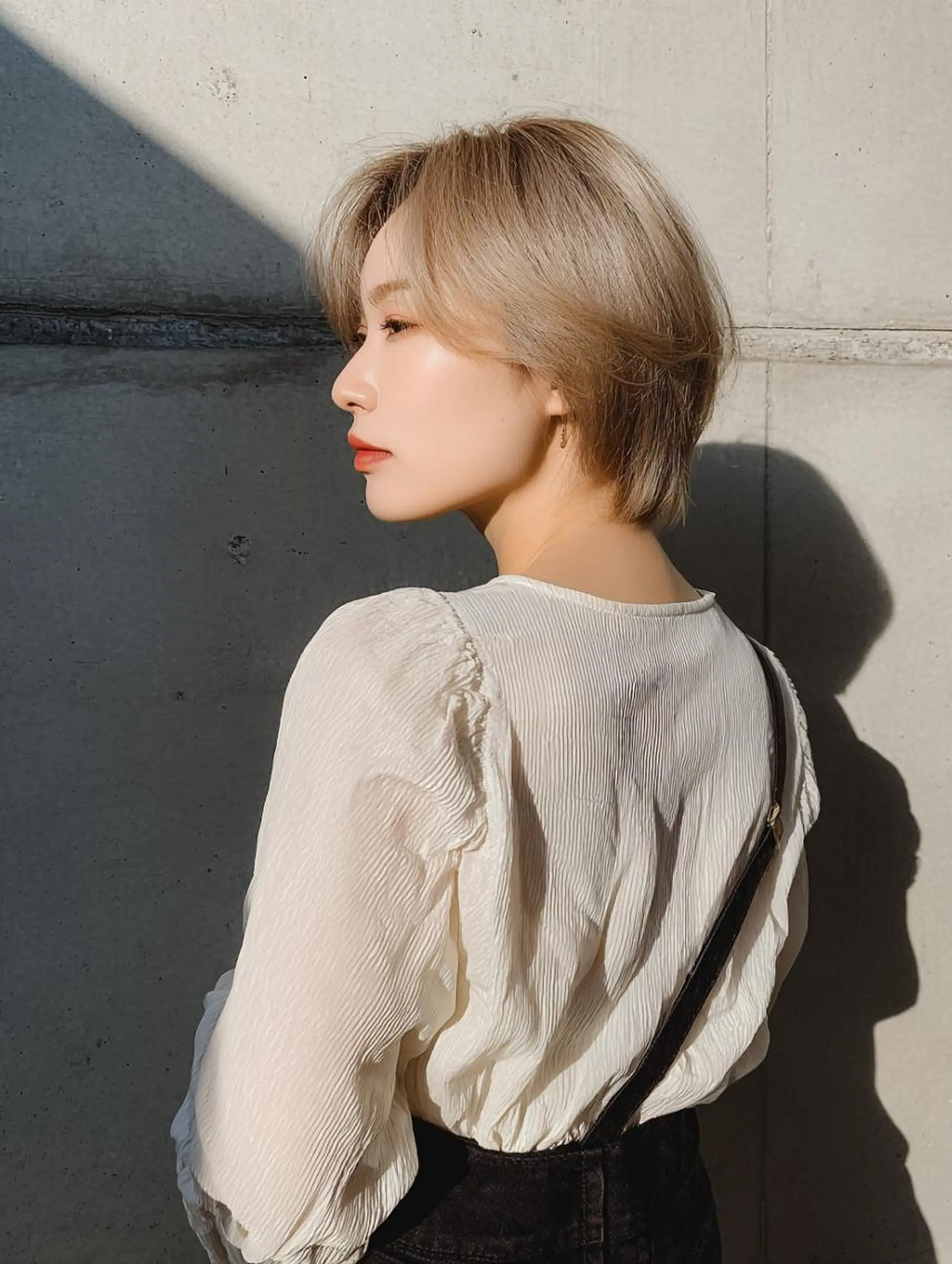 ショート カラー グレージュ シルバー シルバーグレージュ ショートヘア ヘアカラー ブリーチお任せ🫧 tokute高円寺のヘアスタイル