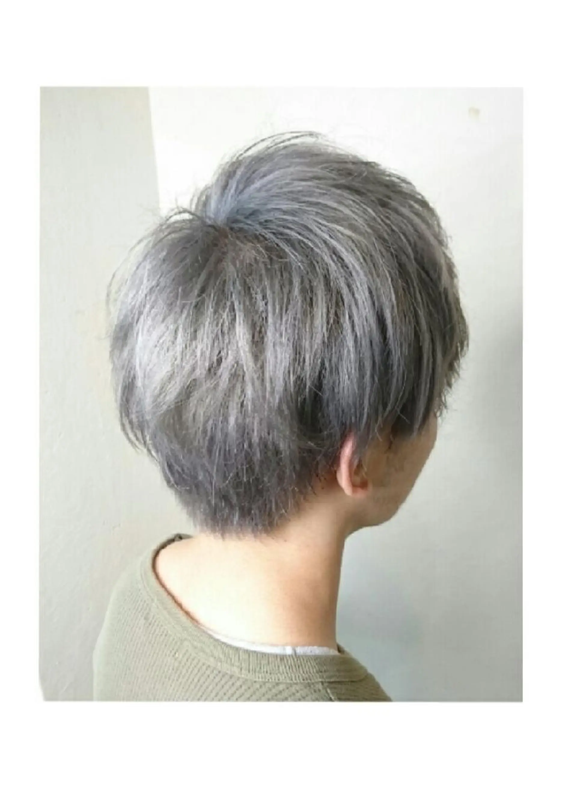 メンズ カラー シルバー ホワイトシルバー ヘアカラー JIL BLAN 京都所属・RU RIのヘアスタイル