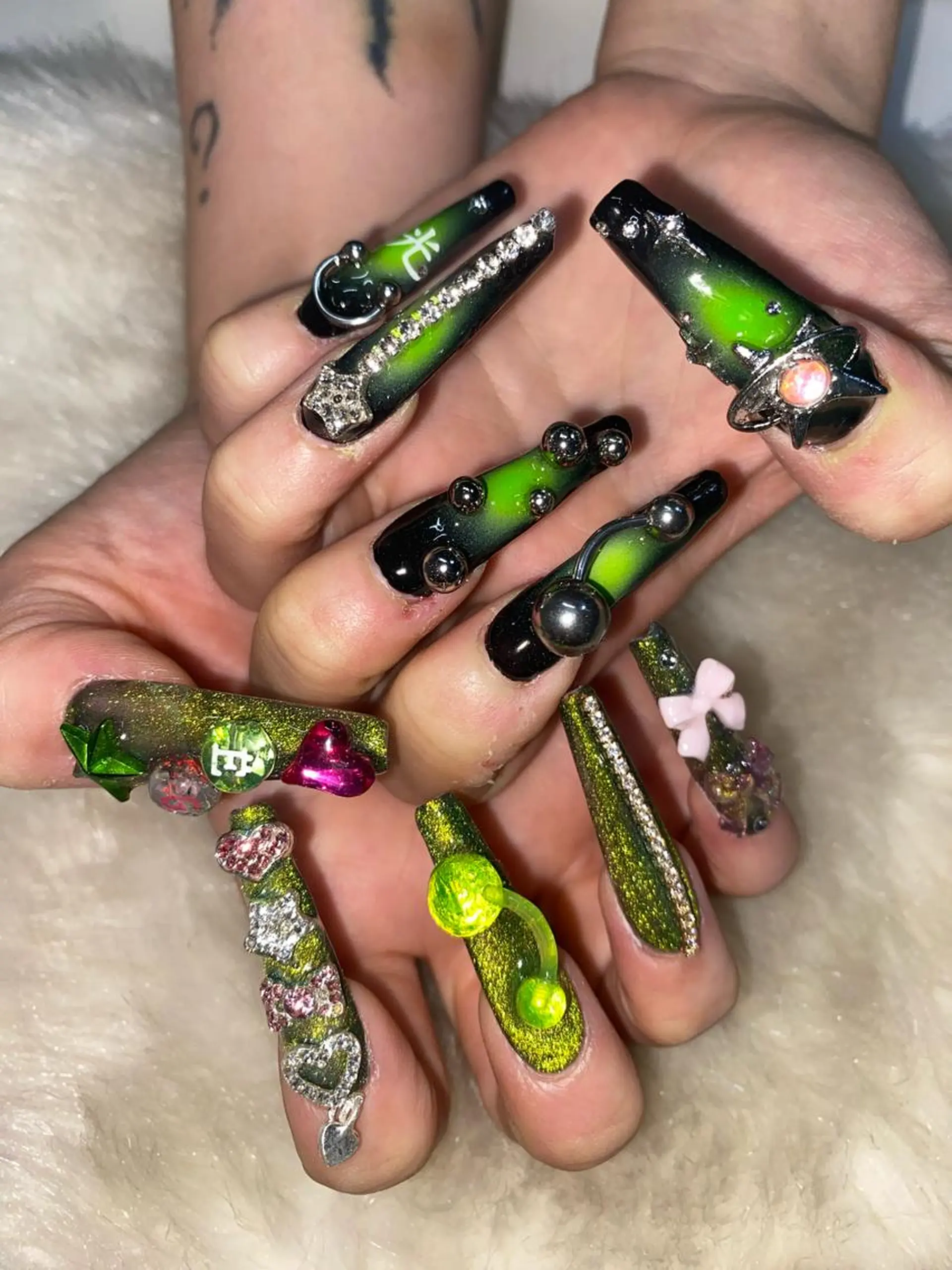 ネイル 個性派🌺推しネイル 💅💞hota🐇のネイルデザイン