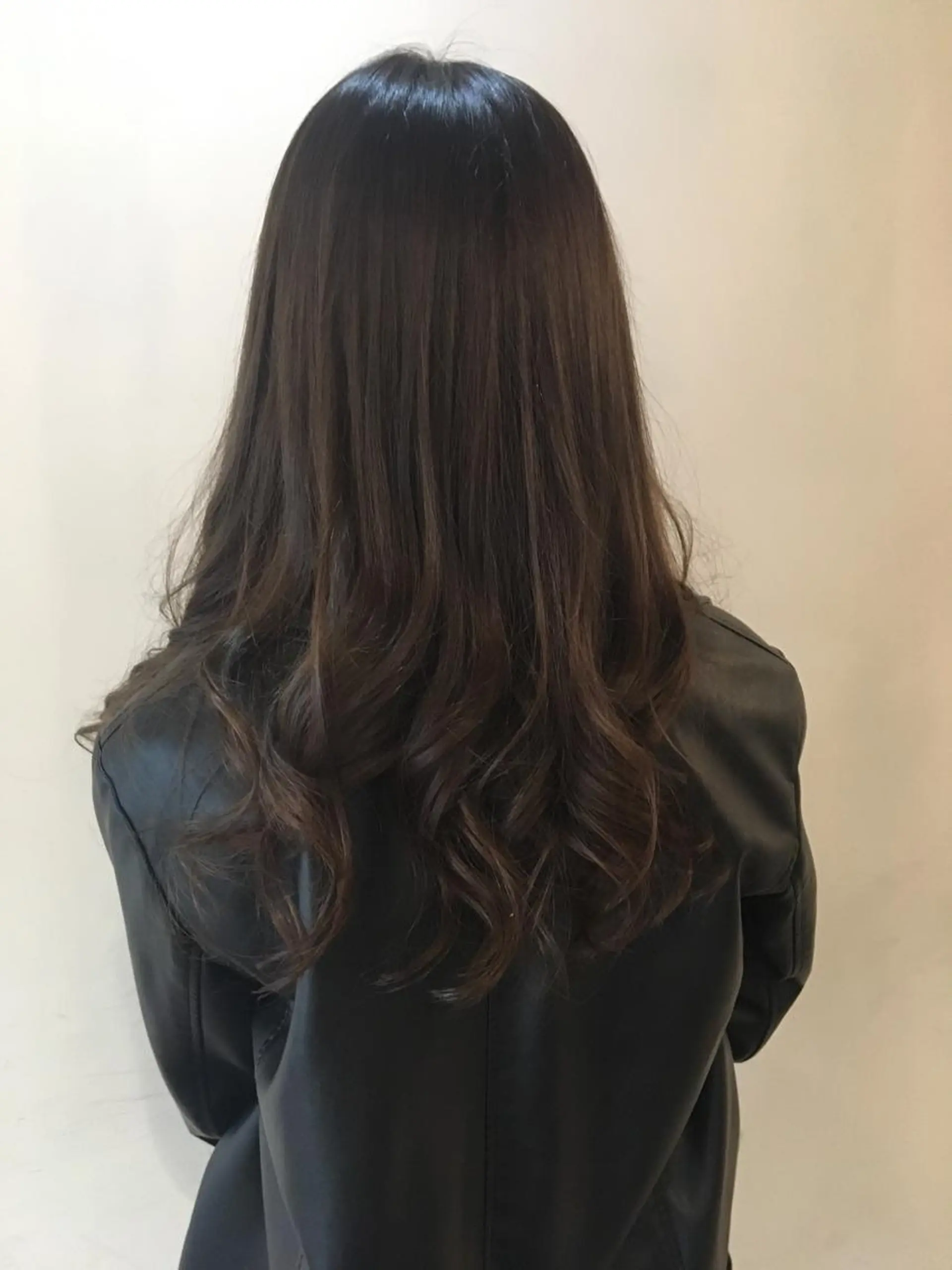 ロング アッシュ 玉邑 美菜のヘアスタイル