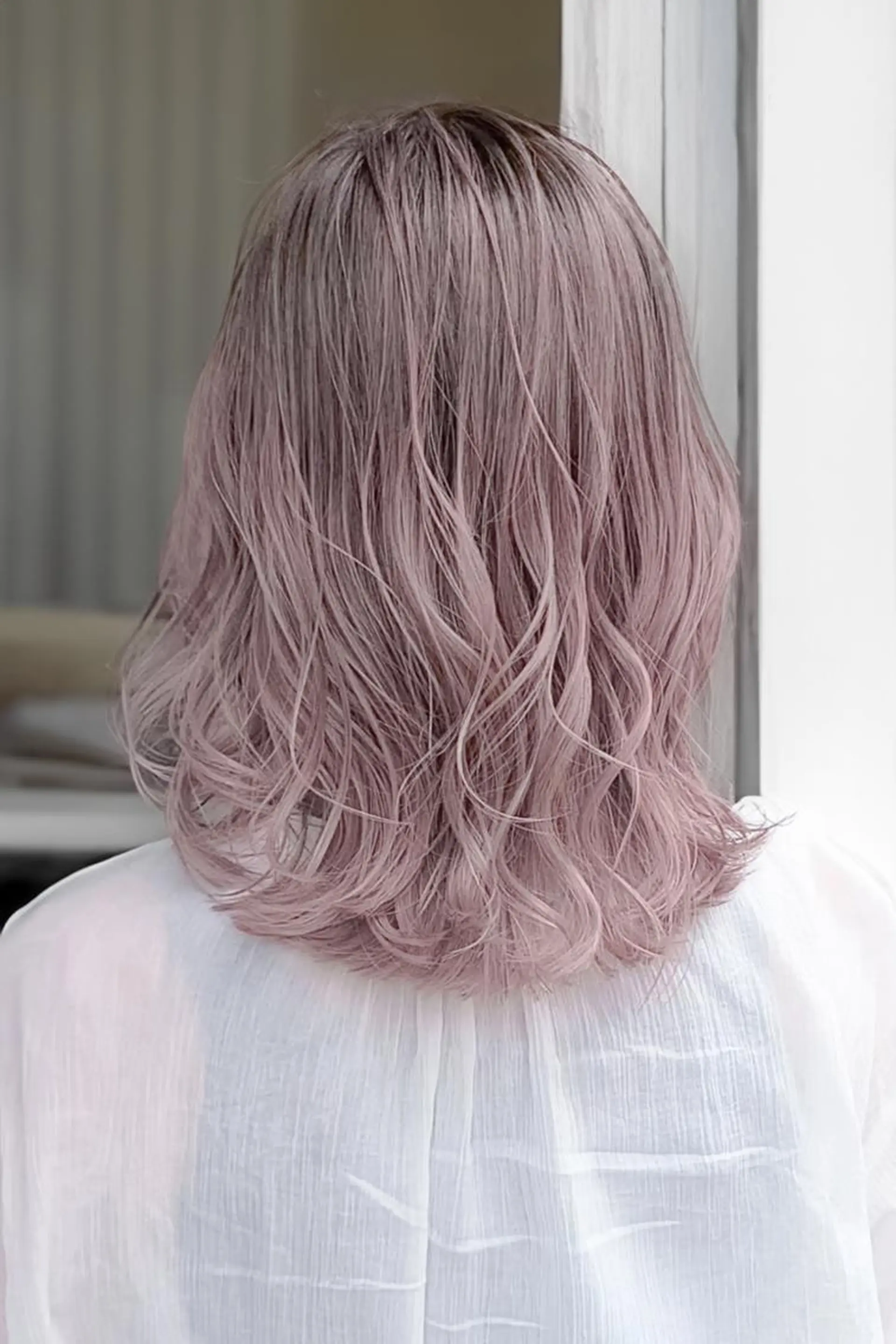 ミディアム HITOMI .のヘアスタイル