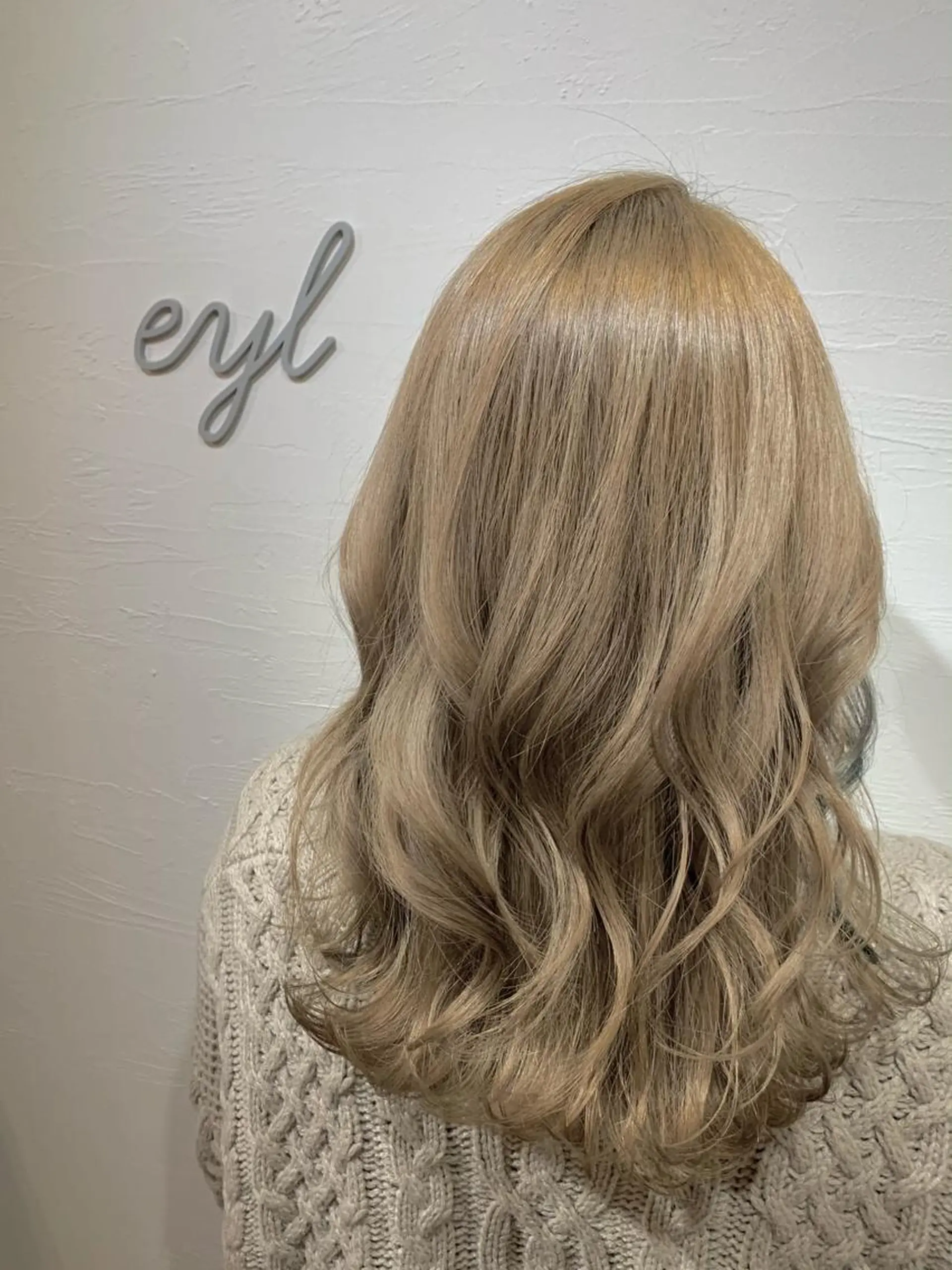 ミディアム カラー ベージュカラー ブリーチ ハイトーンカラー 💎赤み消しカラー 特化型デザイナー💎のヘアスタイル