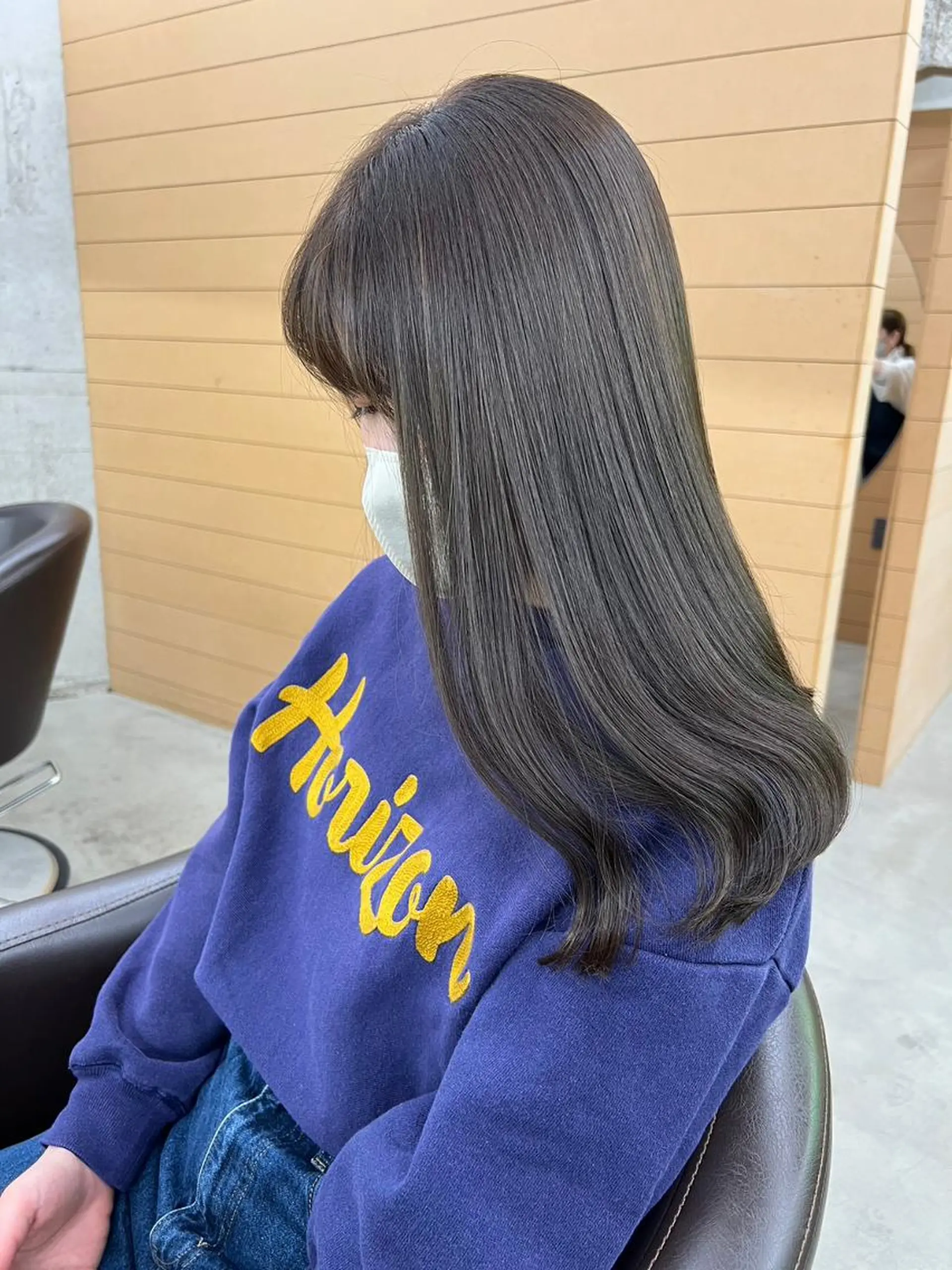 ミディアム カラー パーマ ヘアアレンジ ミディアムパーマ アディクシーカラー ベージュカラー ブリーチ ケアカラー カット ヘアカラー トリートメント ヘアケア特化型サロン newi 梅田のヘアスタイル