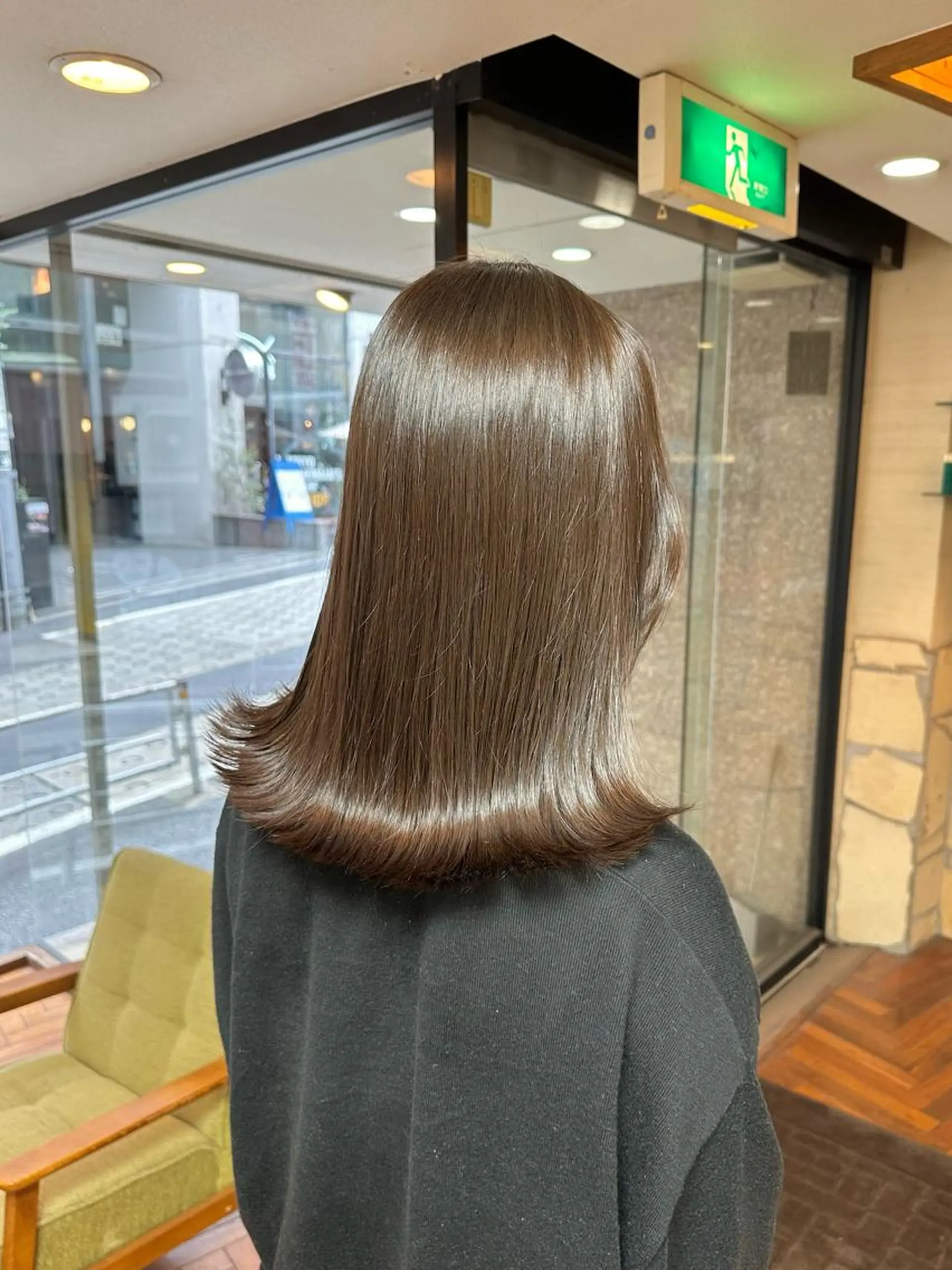 ミディアム カラー ベージュカラー ブリーチ ブリーチなしカラー オリーブベージュ ヘアカラー トリートメント 矢野 晃平のヘアスタイル