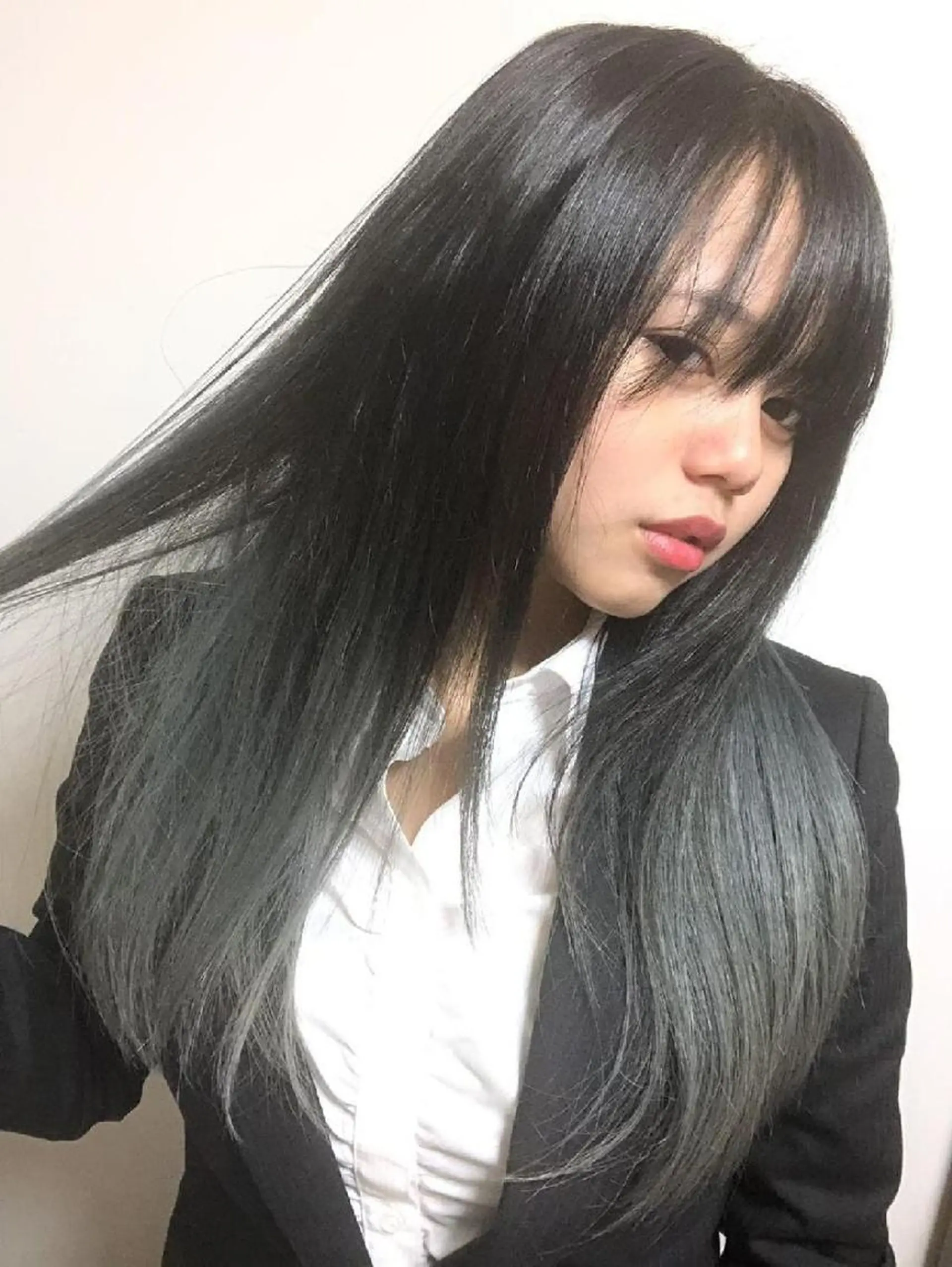 ロング カラー グラデーションカラー シルバー 外国人風カラー EMANON名古屋所属・美谷添（ミヤゾエ） まどか大人ヘアサロンのヘアスタイル