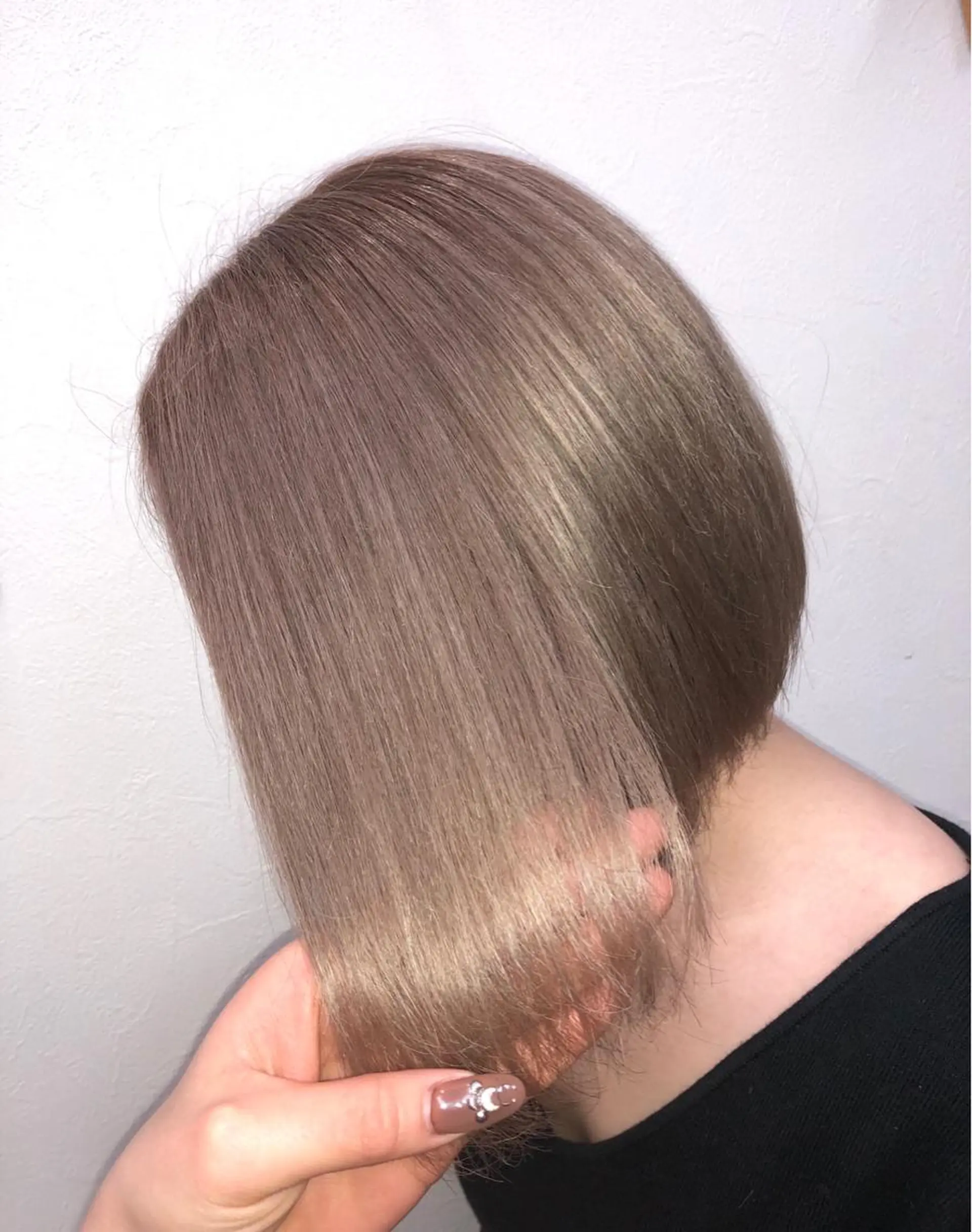 ショート カラー グレージュ ハイトーンカラー ハイトーングレージュ ヘアカラー トリートメント MAKO ❤️‍🔥NEXTのヘアスタイル