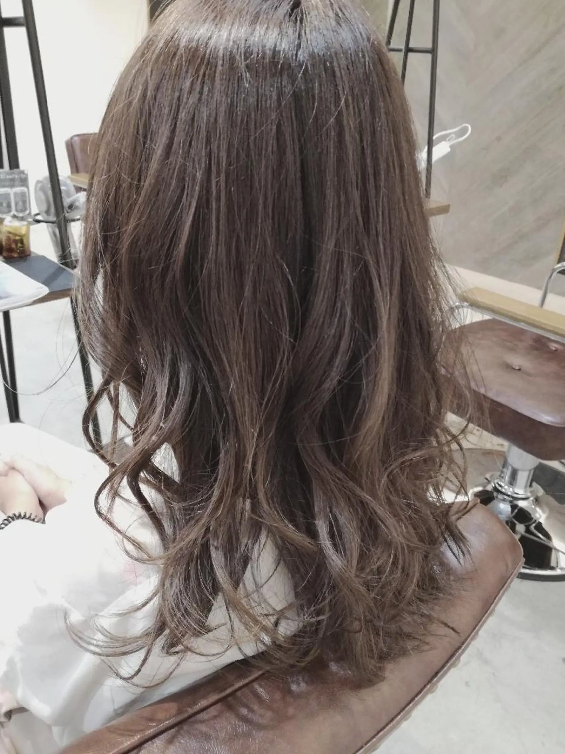 ロング パーマ カラー ヘアアレンジ メンズ ネイル キッズ マツエク・マツパ メンズハイライト グレージュ ハイライトカラー ハイライト 中津No.1髪質改善 店長✨透ける暗髪のヘアスタイル