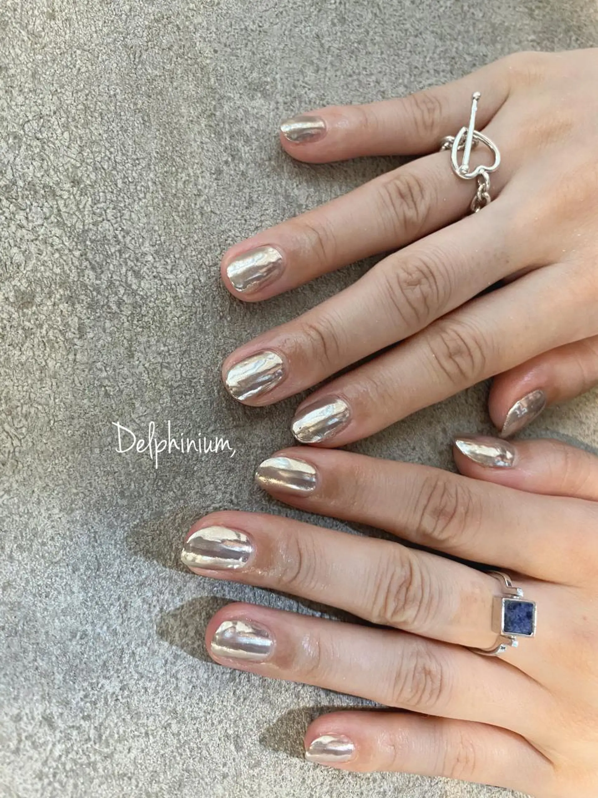 ネイル ミラーネイル シルバー シンプルネイル ハンドネイル 岡本 友恵のネイルデザイン