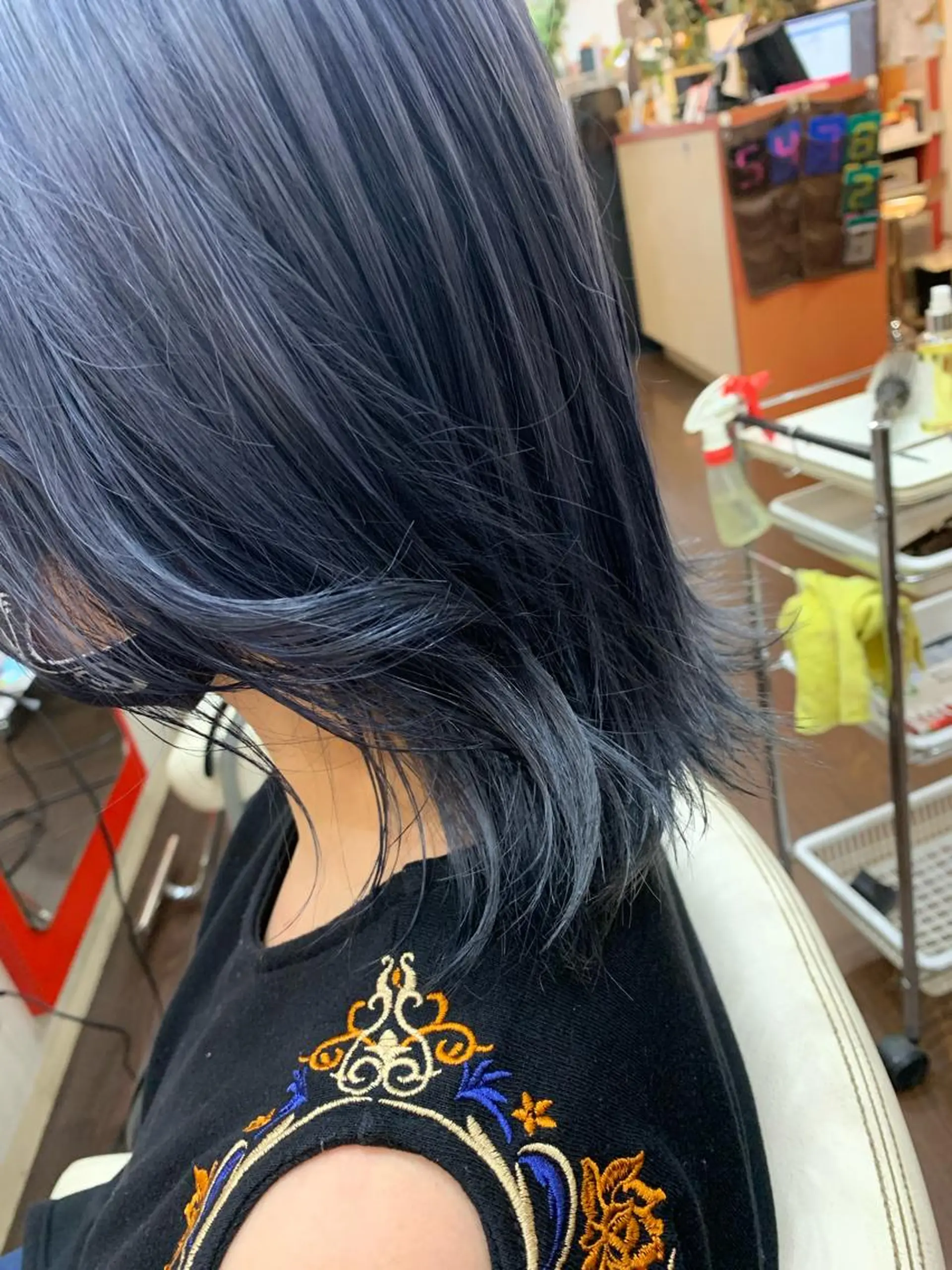 ミディアム カラー ヘアアレンジ ブルーカラー ブルージュ 今村公介 ブリーチ特化、派手髪のヘアスタイル