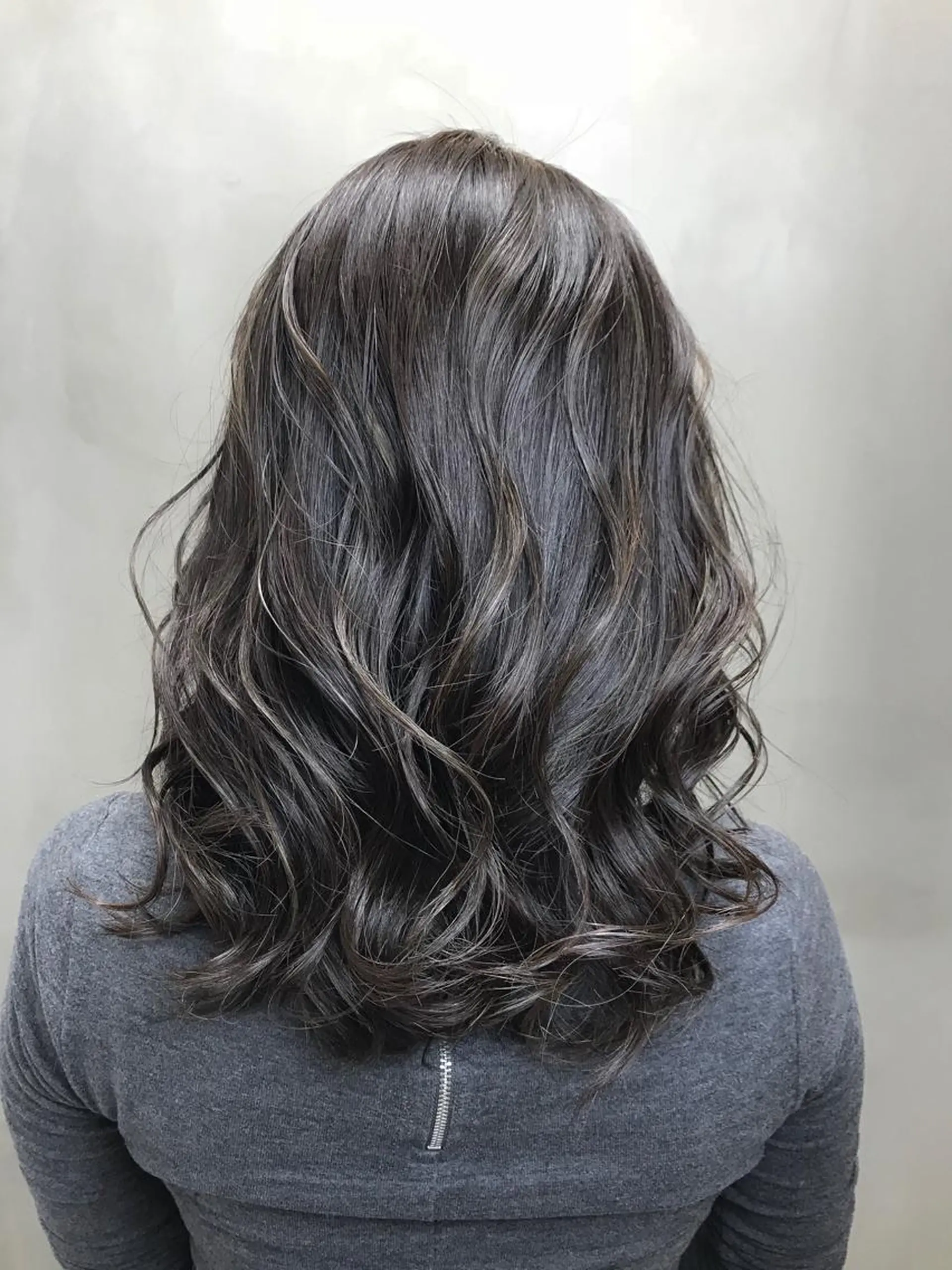 ミディアム カラー ブルーカラー ブルーグレー ブルーグレージュ グレージュ 【透明感、艶髪】西村 有司のヘアスタイル