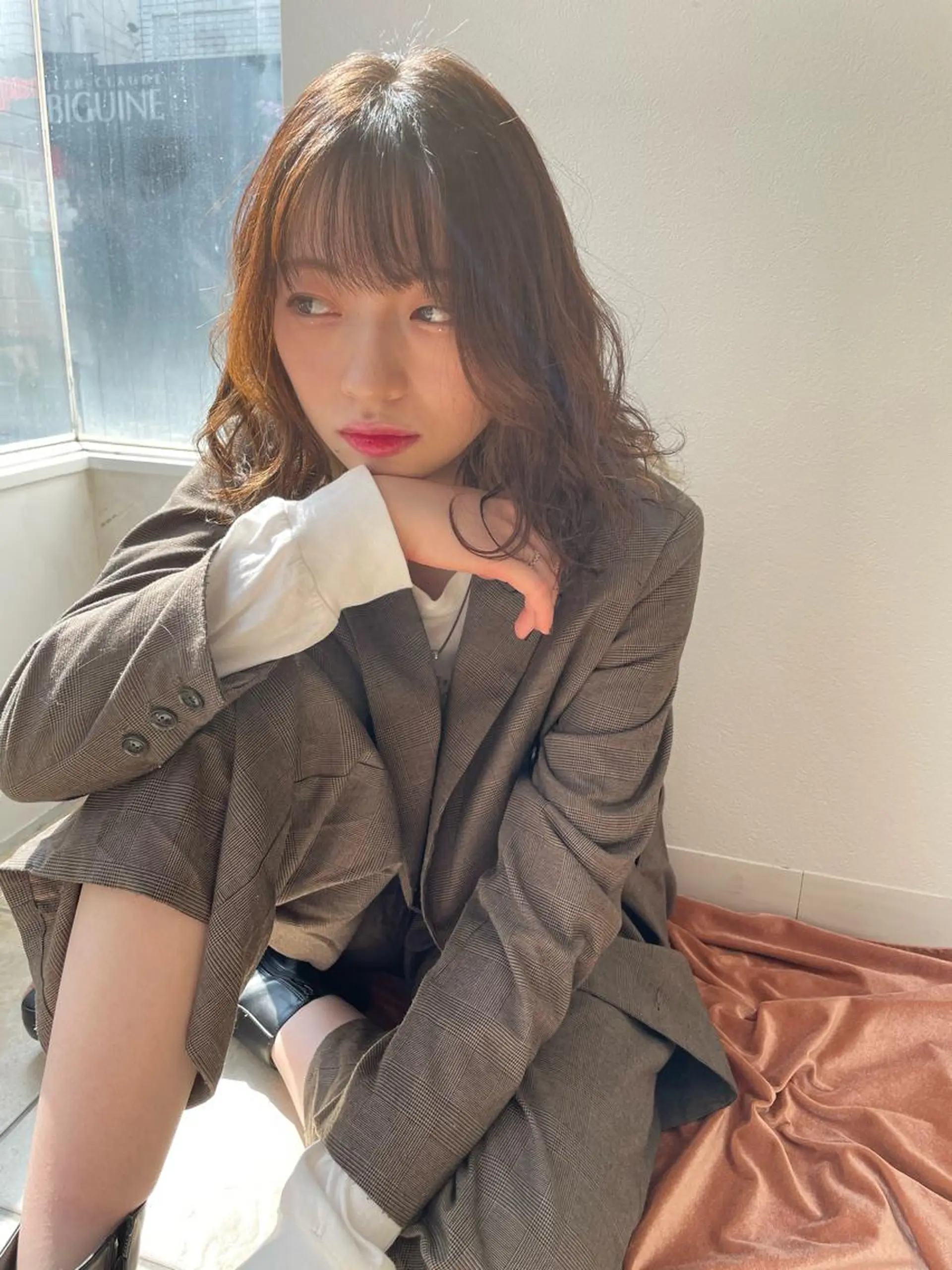 セミロング カラー 渡部凌我 小顔ウルフ ハイトーンカラーのヘアスタイル