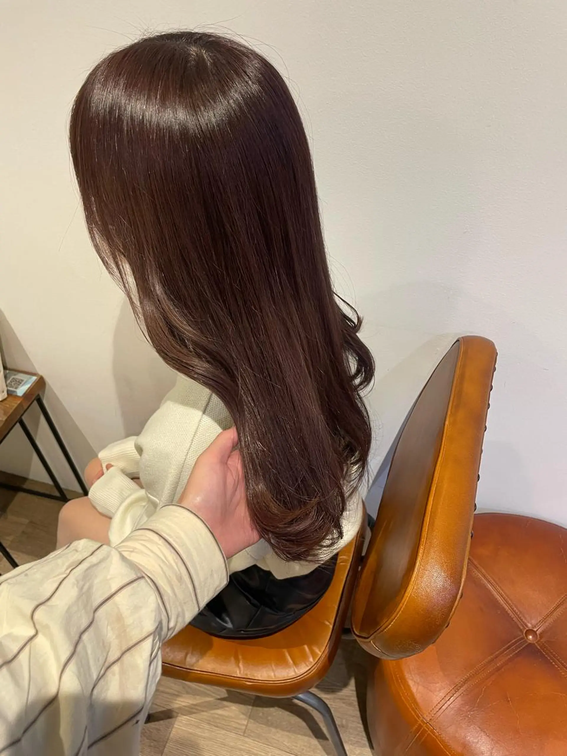 ロング カラー パーマ ヘアアレンジ メンズ ネイル マツエク・マツパ アイブロウ ブラウン Megu/ベージュ/ 透明感カラーのヘアスタイル